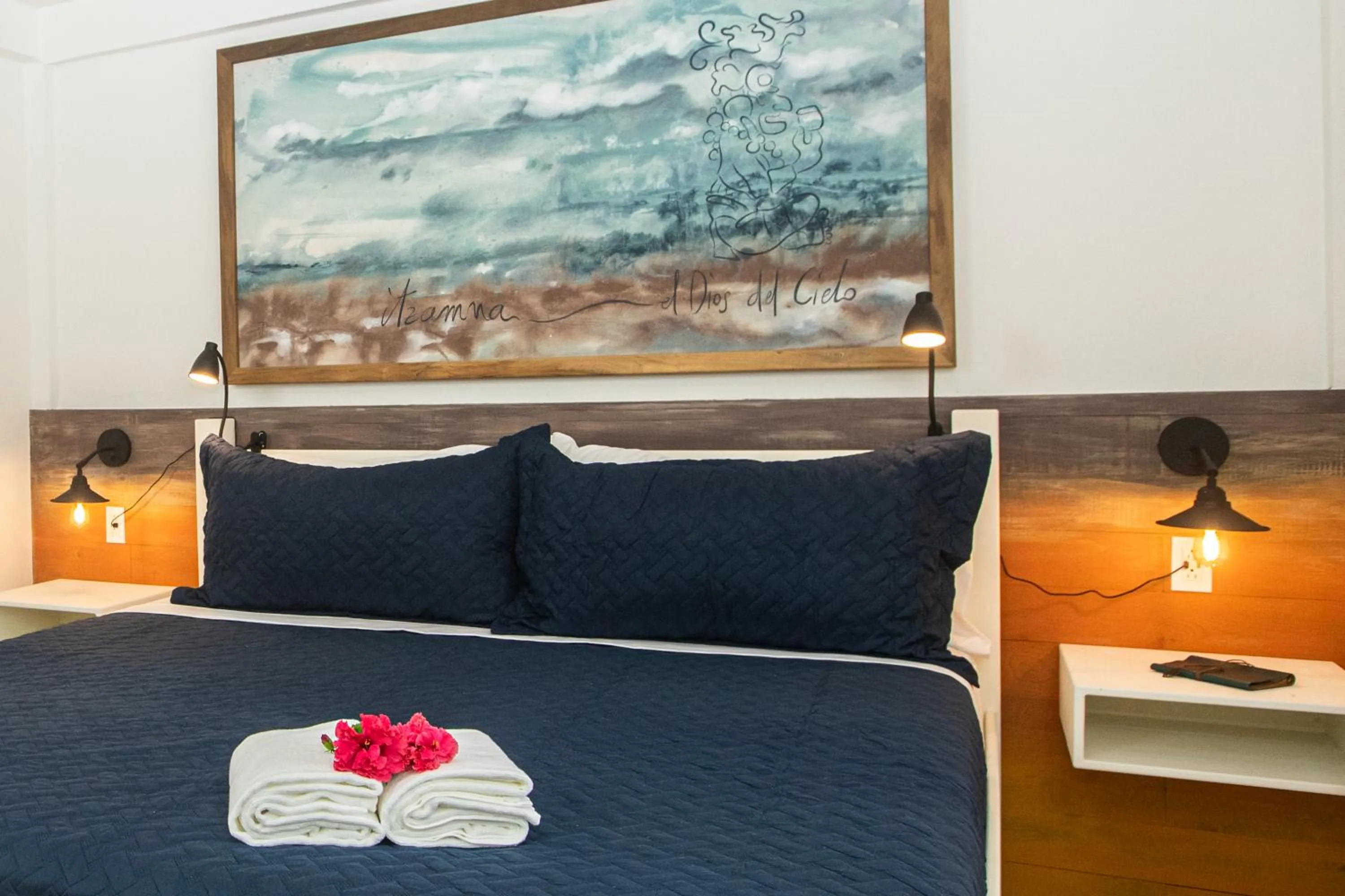 Bedroom, Bed in Treetops Hotel