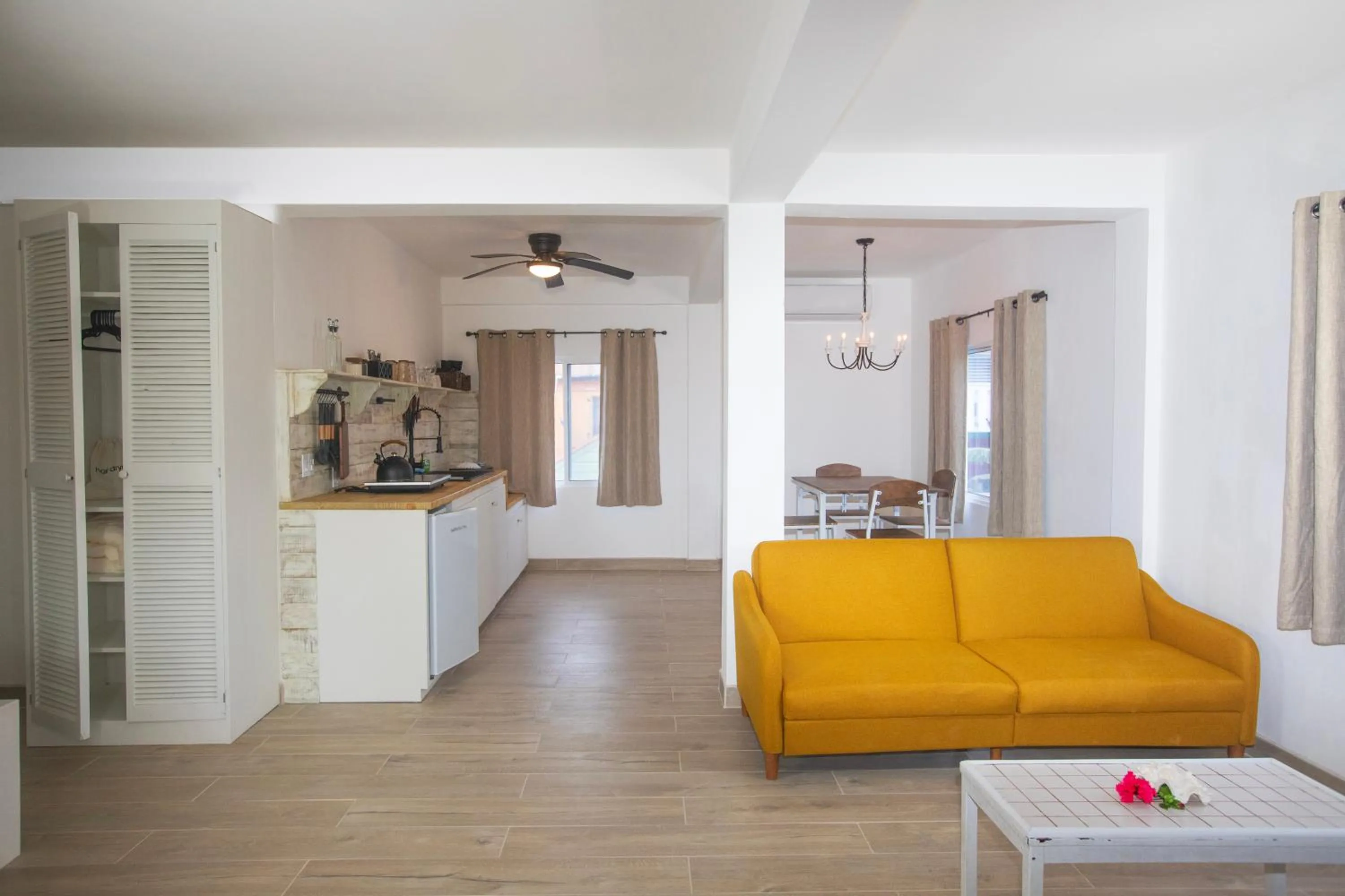 Living room in Treetops Hotel