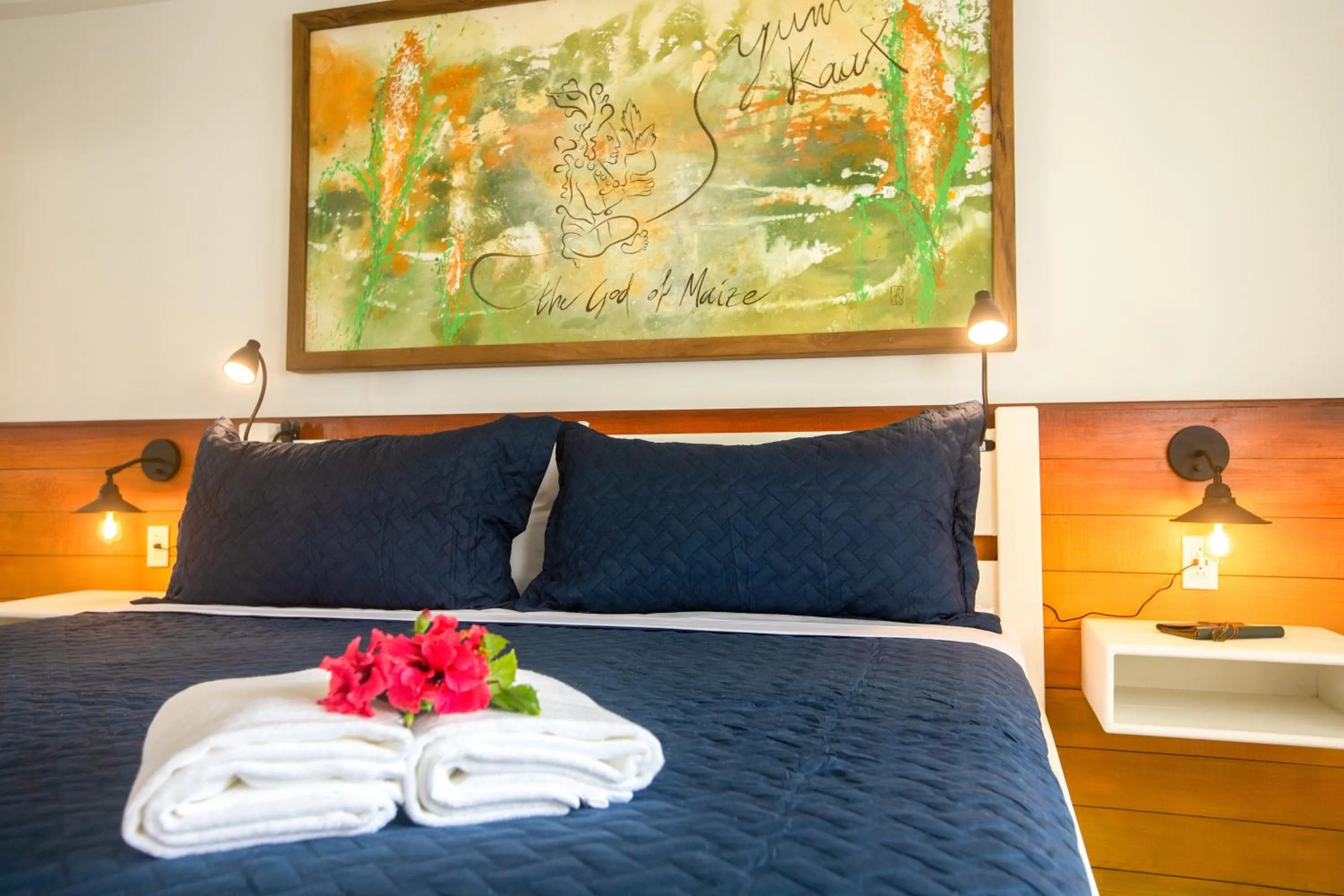 Bedroom, Bed in Treetops Hotel