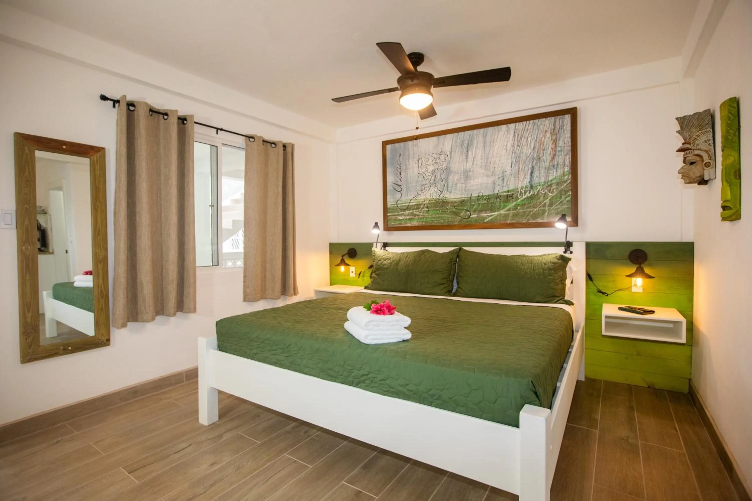 Bedroom, Bed in Treetops Hotel