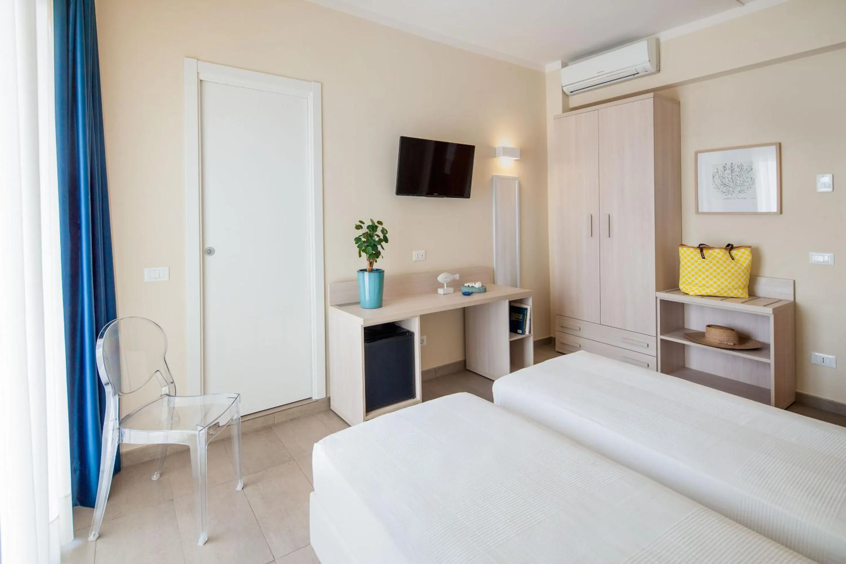 Bedroom, Bed in Hotel Olympic