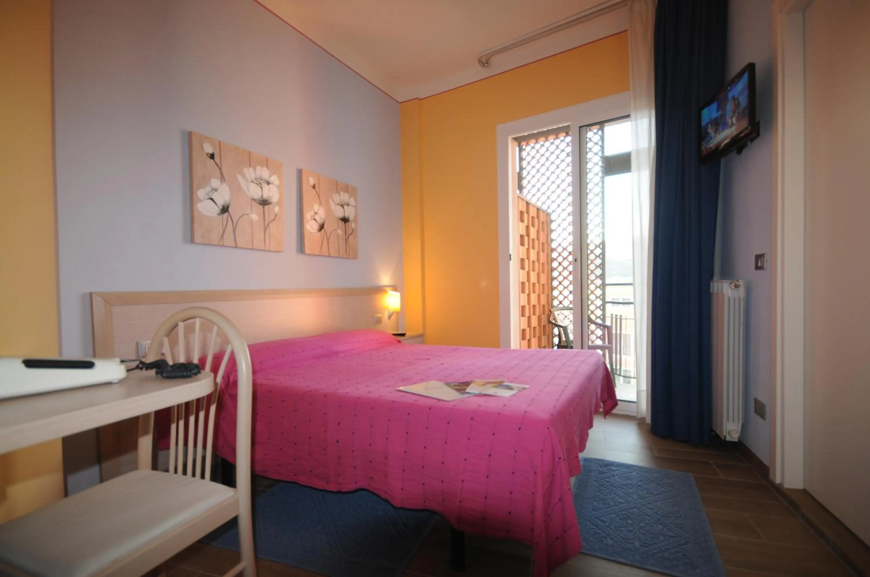 Photo of the whole room, Bed in Hotel Olympic