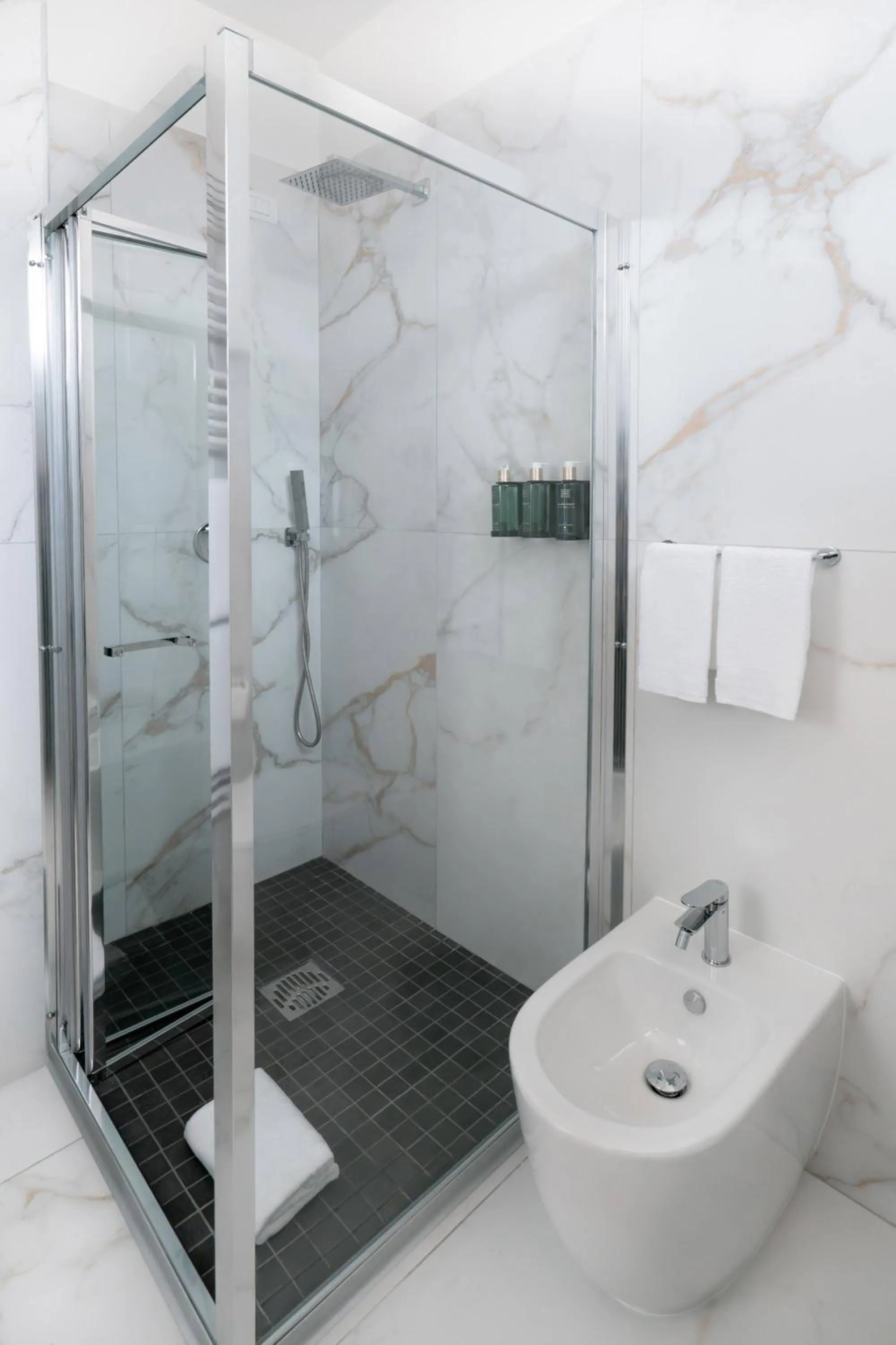 Shower in Melia Venezia Lido