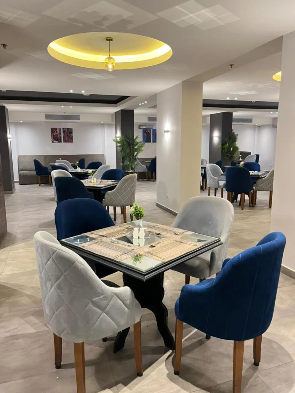 Restaurant/places to eat in New Marwa Palace