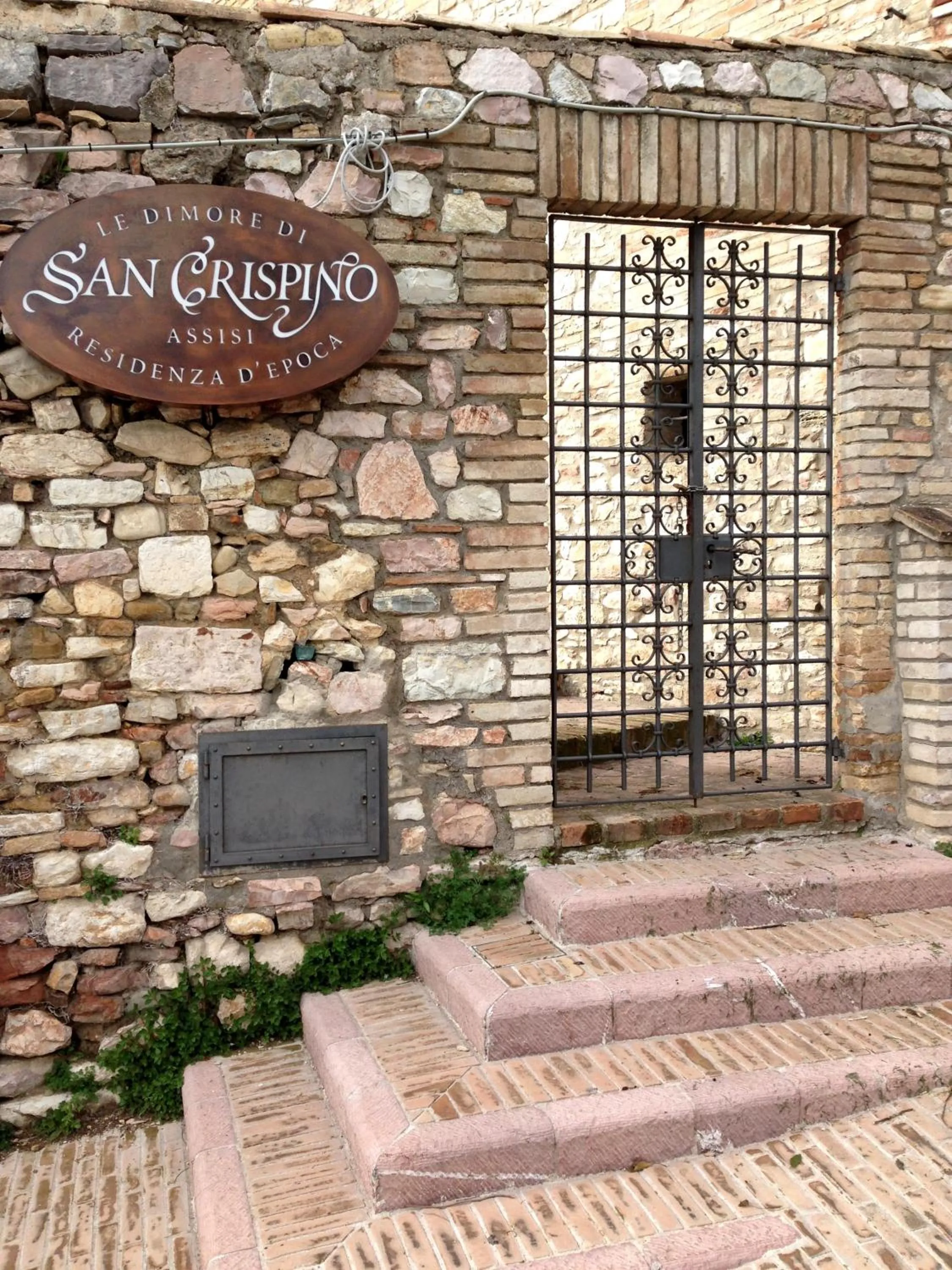 Facade/entrance in Residenza D'epoca San Crispino