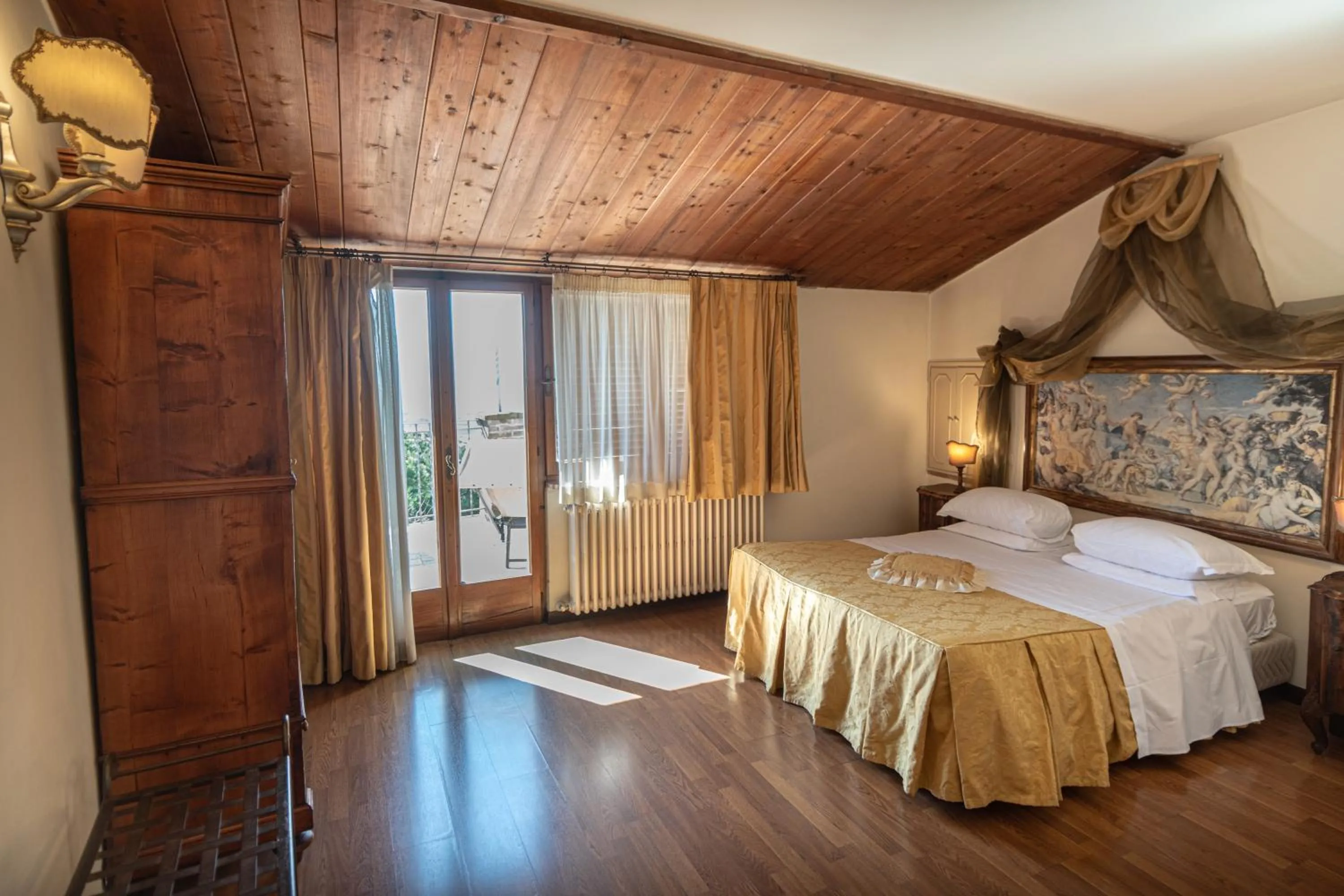 Bed in Residenza D'epoca San Crispino