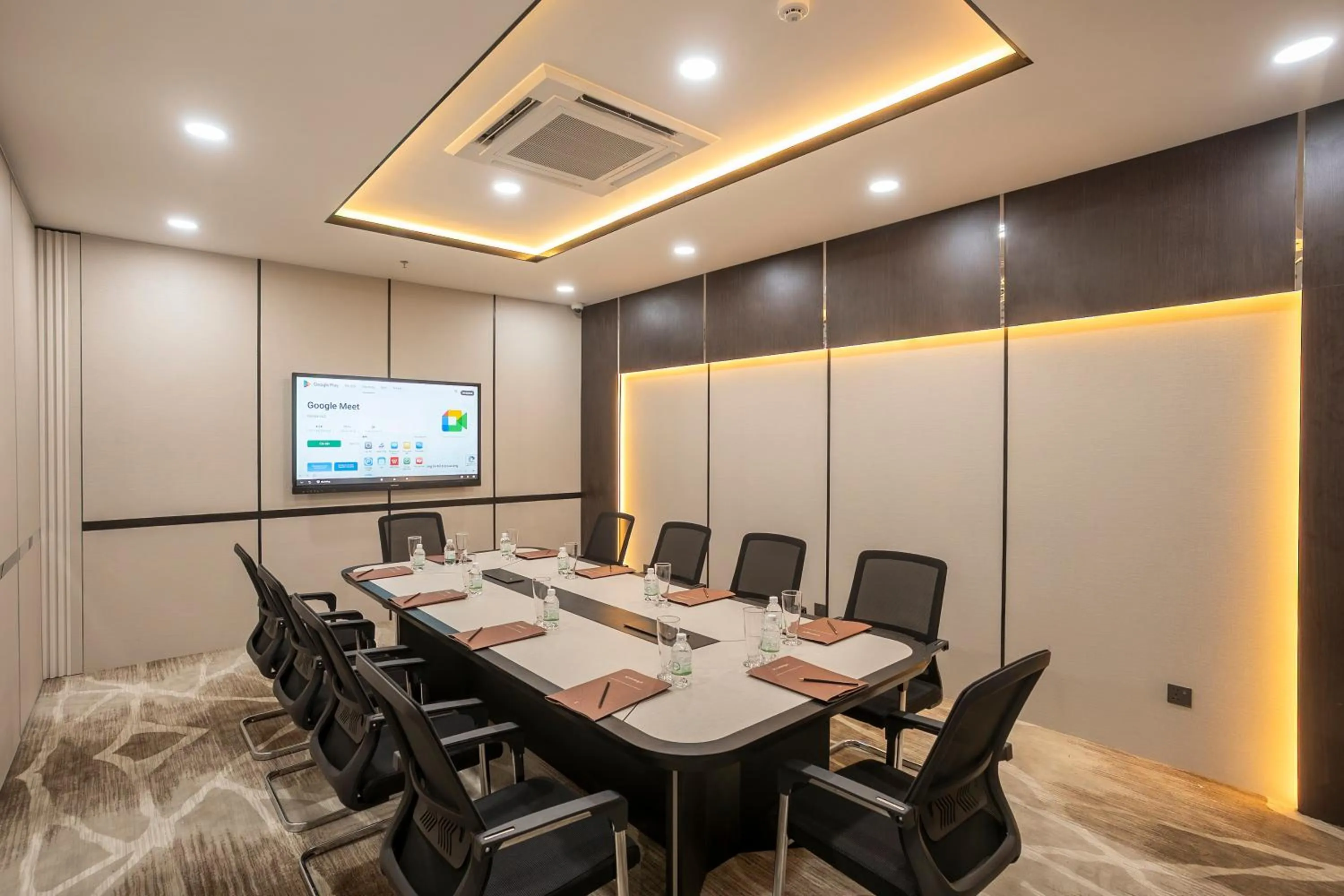 Meeting/conference room in Iconique Hotel Nha Trang