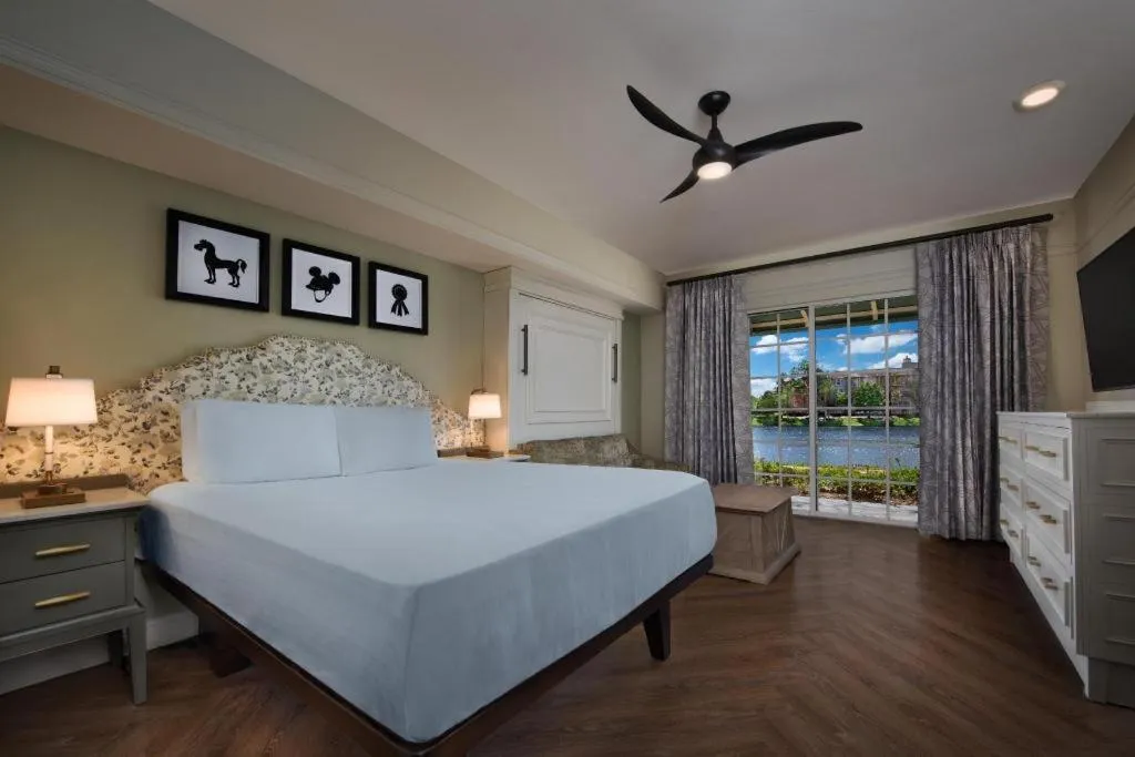 Bed in Disney's Saratoga Springs Resort & Spa