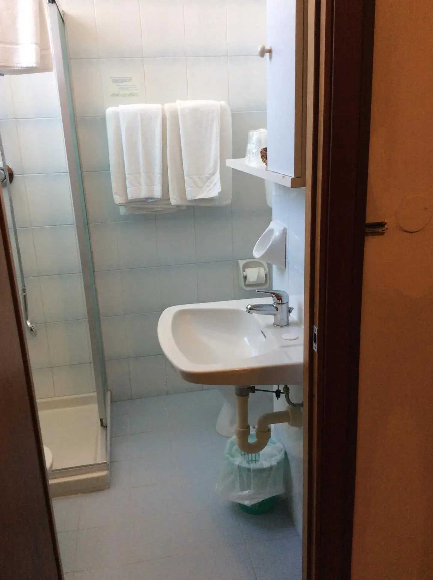 Standard Single Room with Shower in Hotel Bergamo Mare Mhotelsgroup Standard Single Room with Shower in Hotel Bergamo Mare Mhotelsgroup