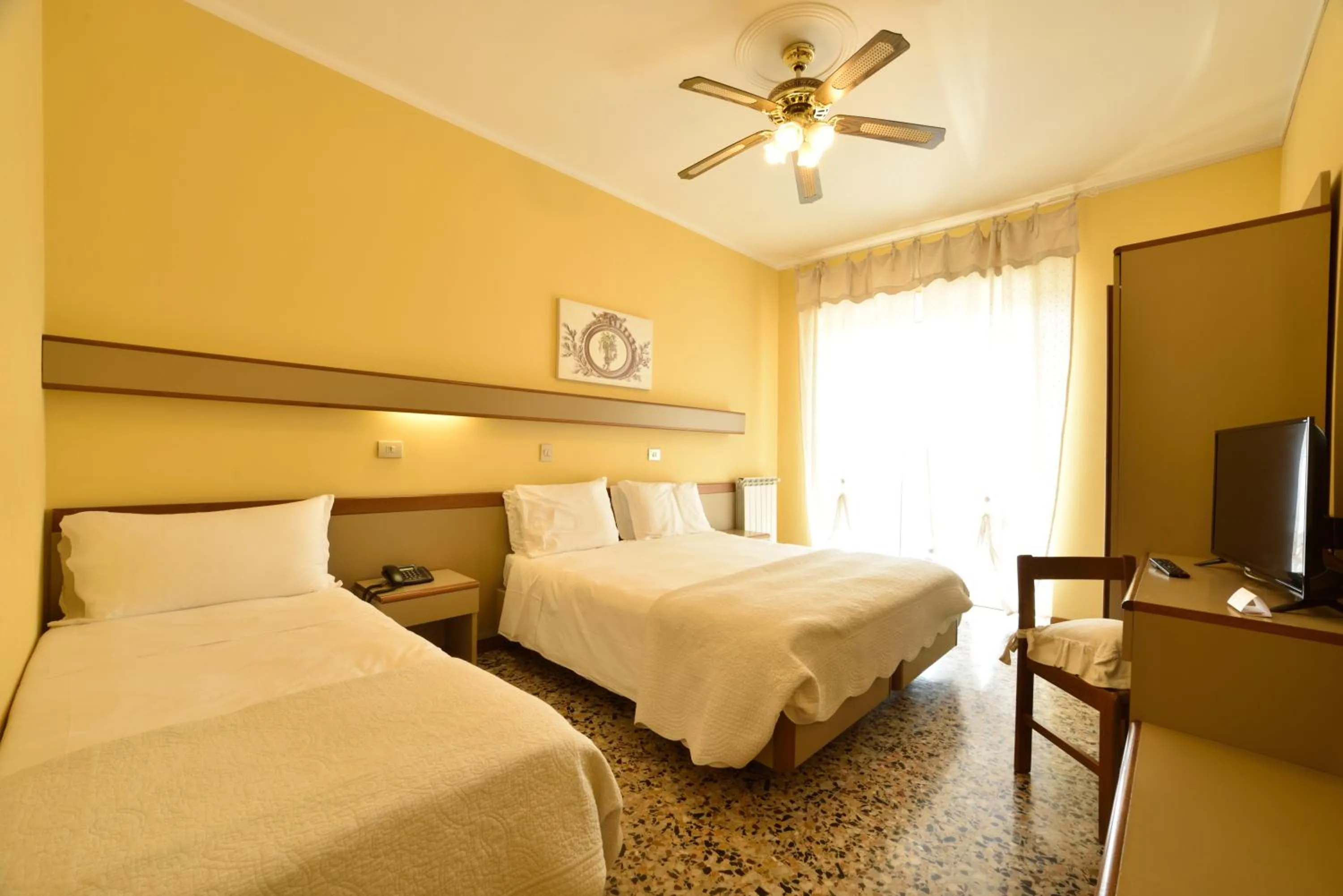 Deluxe Triple Room in Hotel Bergamo Mare Mhotelsgroup