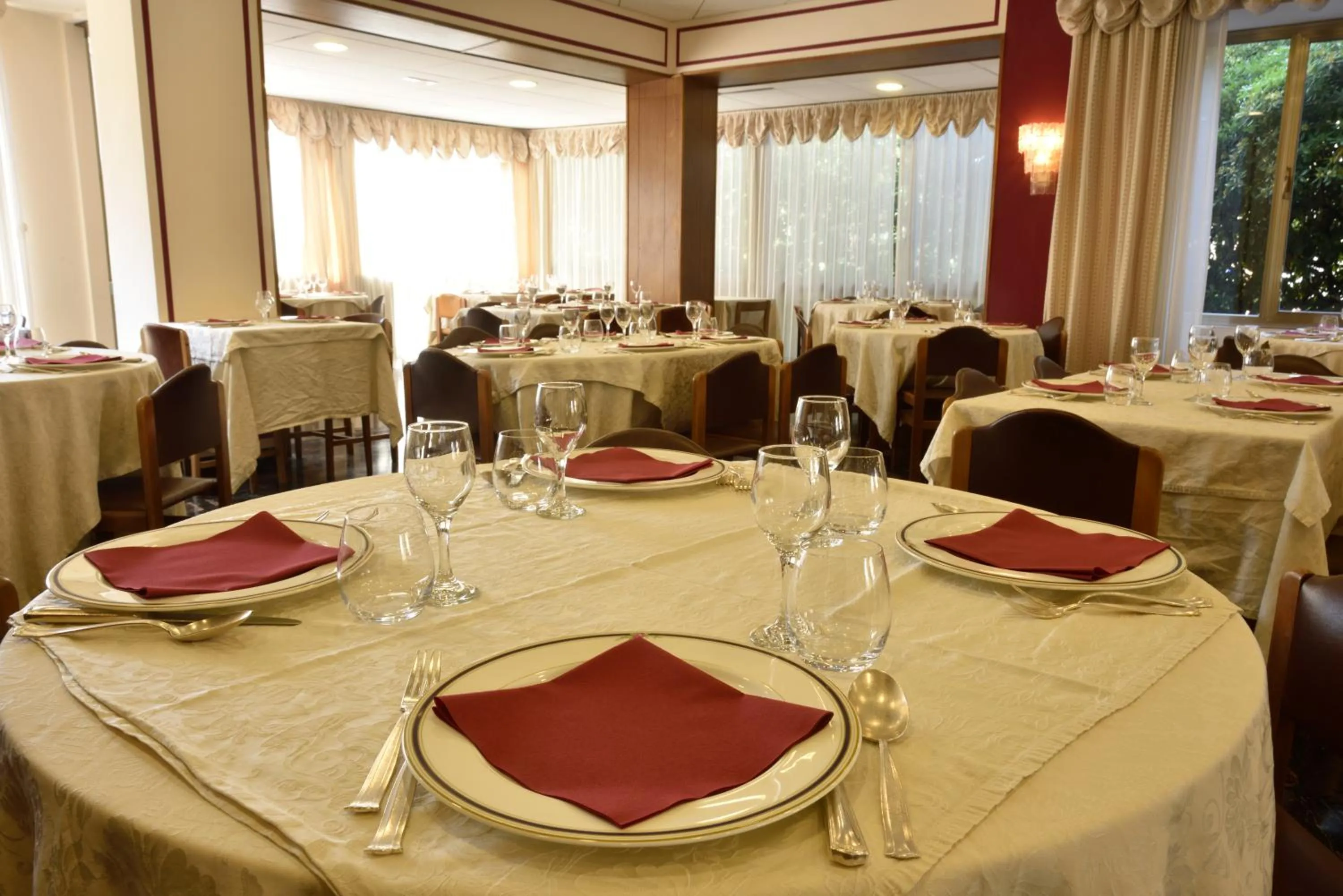 Dining area in Hotel Bergamo Mare Mhotelsgroup