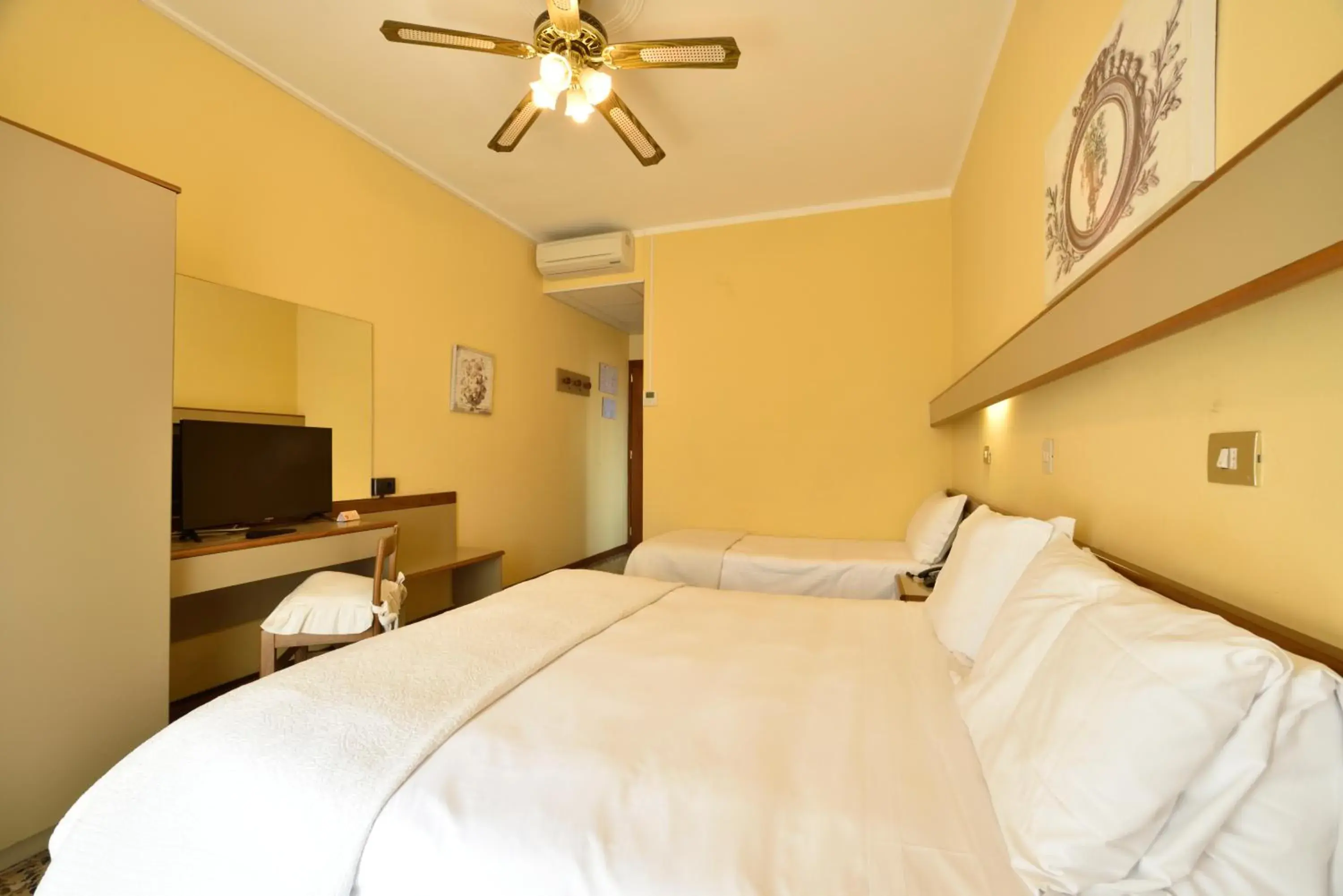 Premium Quadruple Room in Hotel Bergamo Mare Mhotelsgroup Premium Quadruple Room in Hotel Bergamo Mare Mhotelsgroup