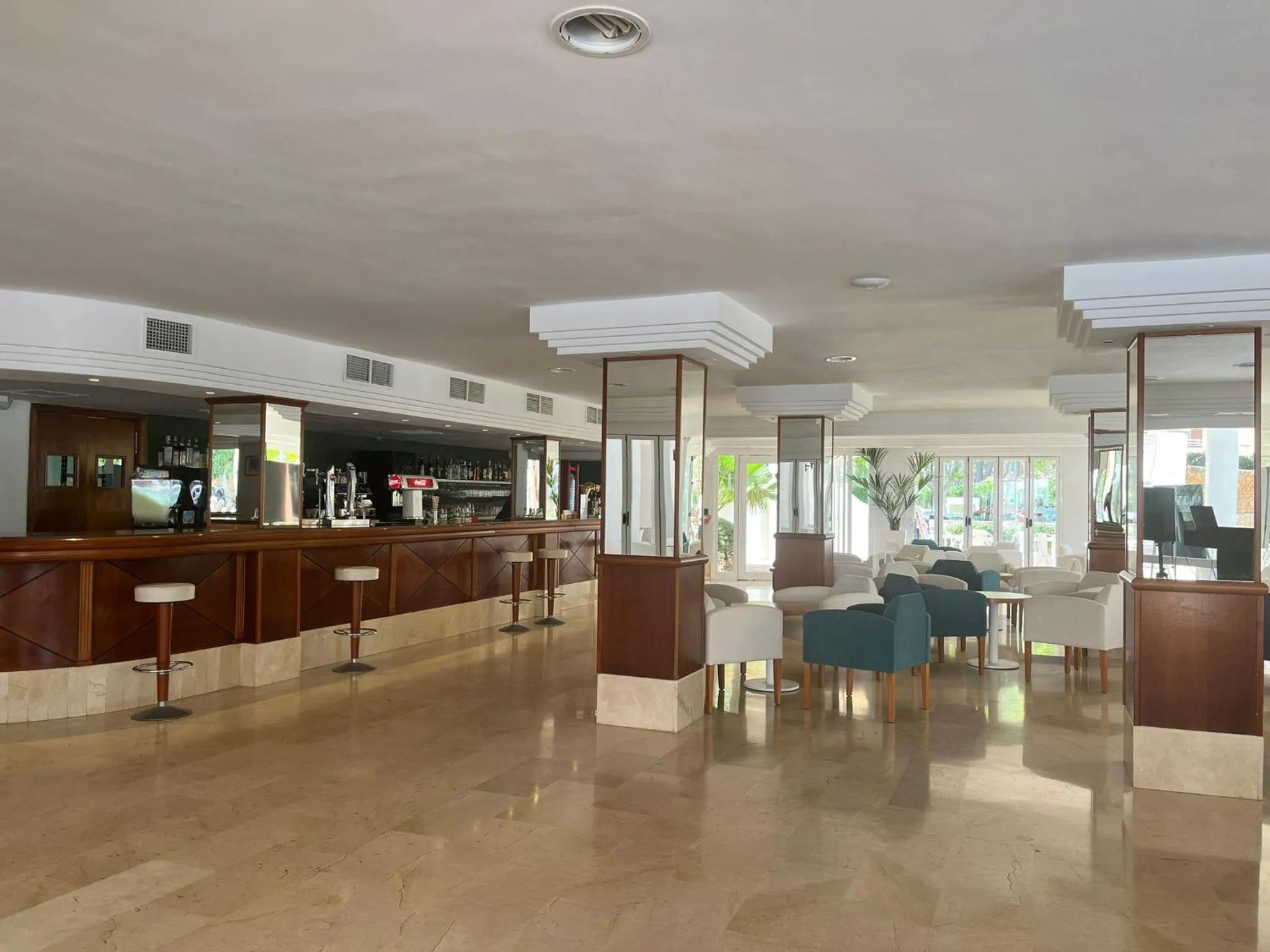 Lounge or bar in Canyamel Classic & Spa, solo Adultos