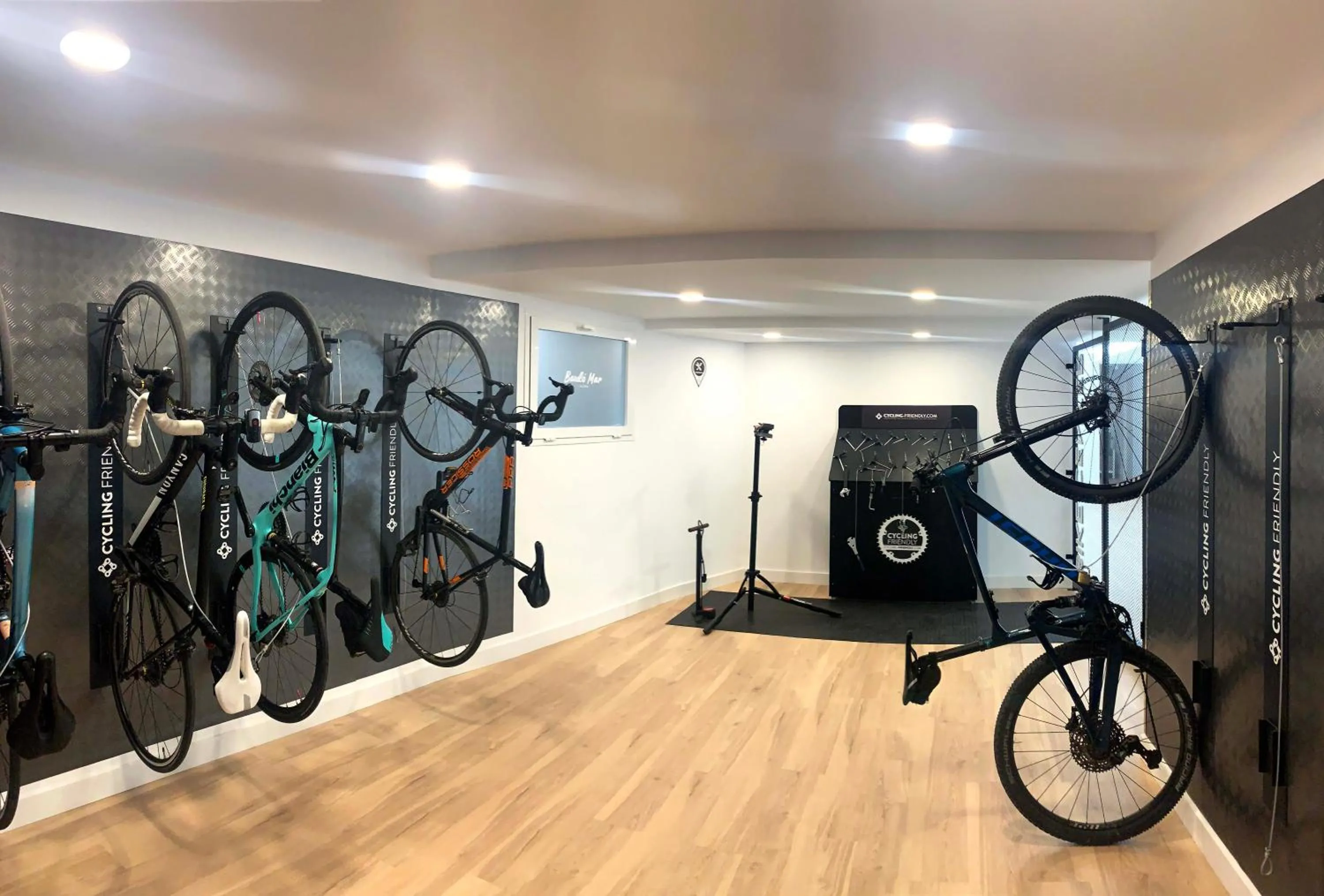 Property building in Bauló Mar Apartments