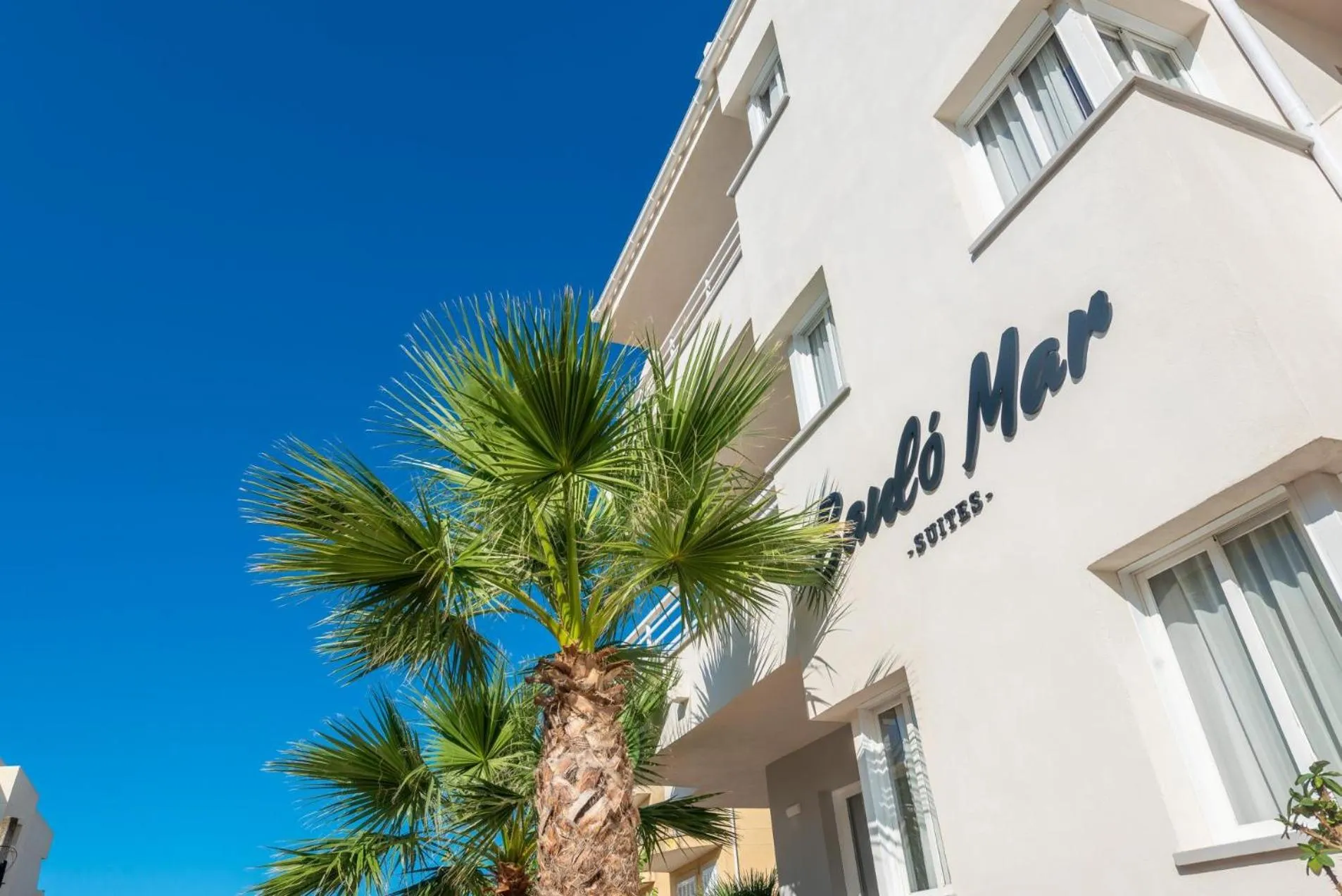 Property building in Bauló Mar Apartments