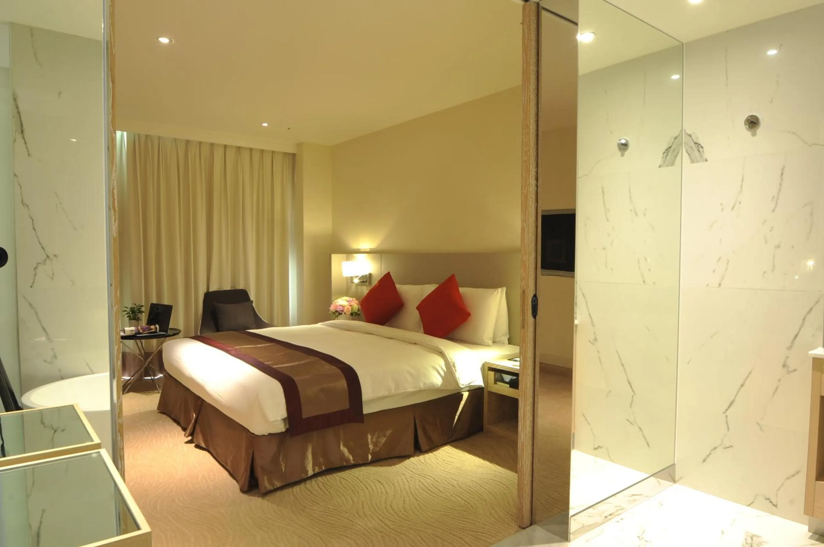 Bedroom, Bed in Kaohsiung International Plaza