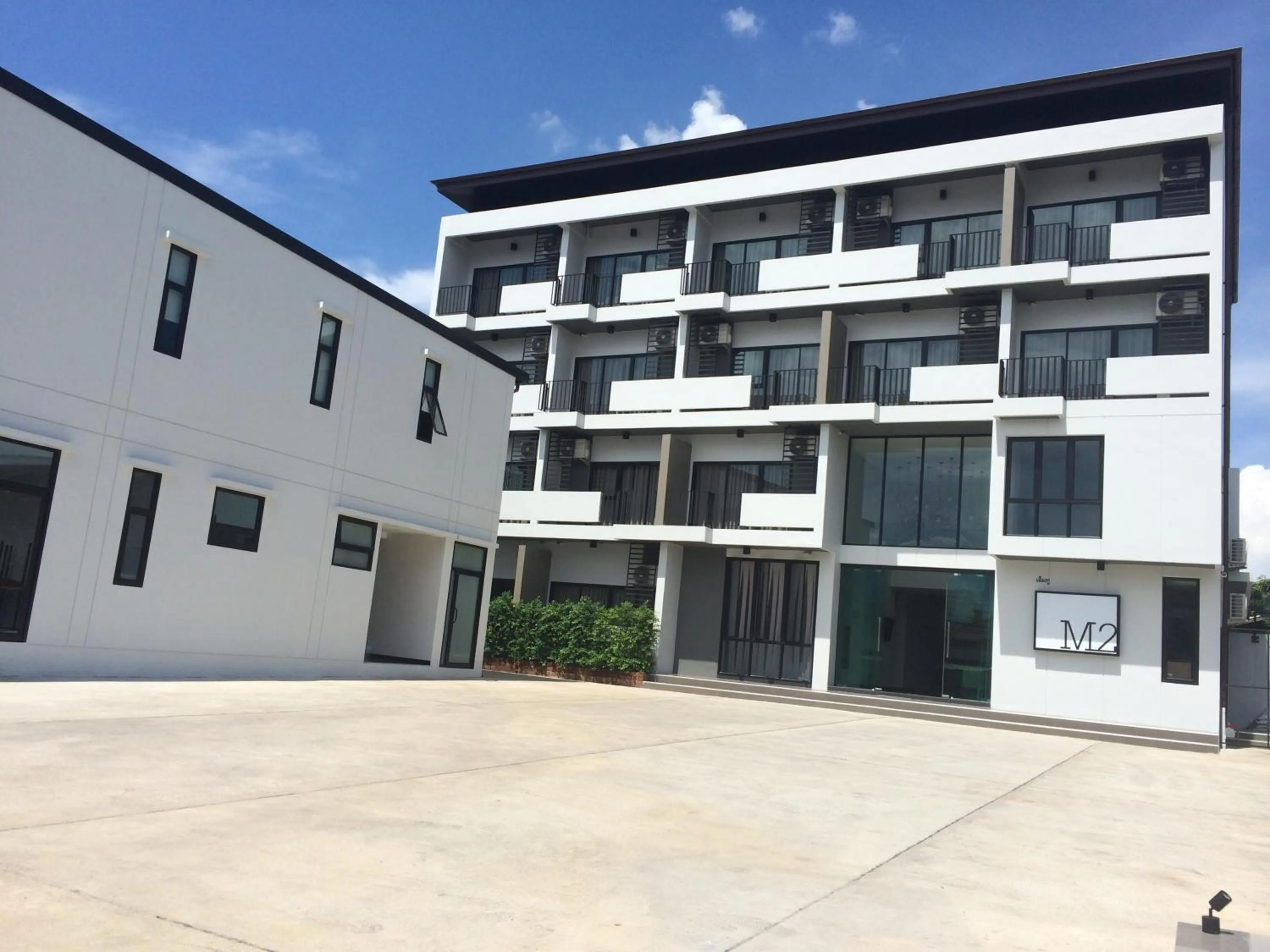 Facade/entrance in M2 Hotel