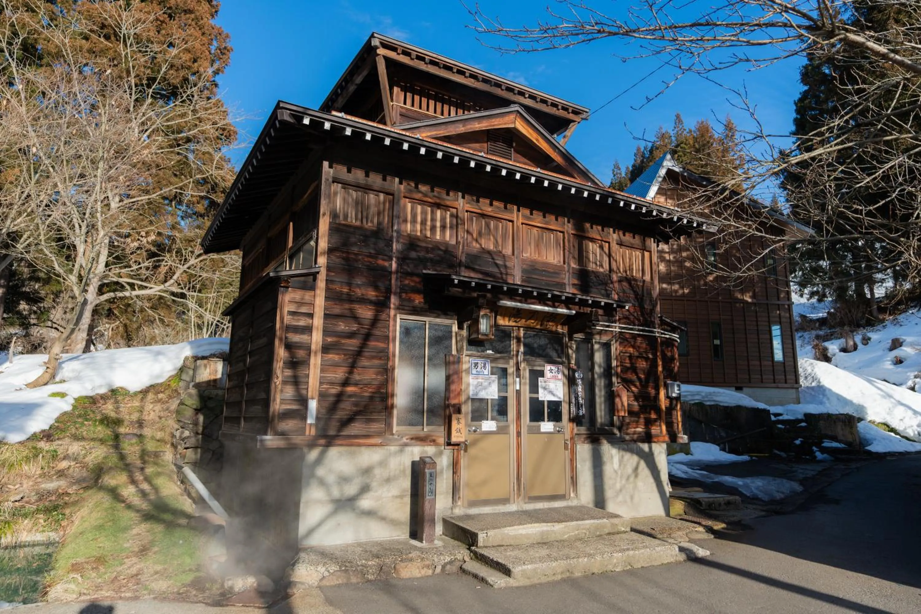 Nearby landmark in Nozawa Onsen Azegamikan