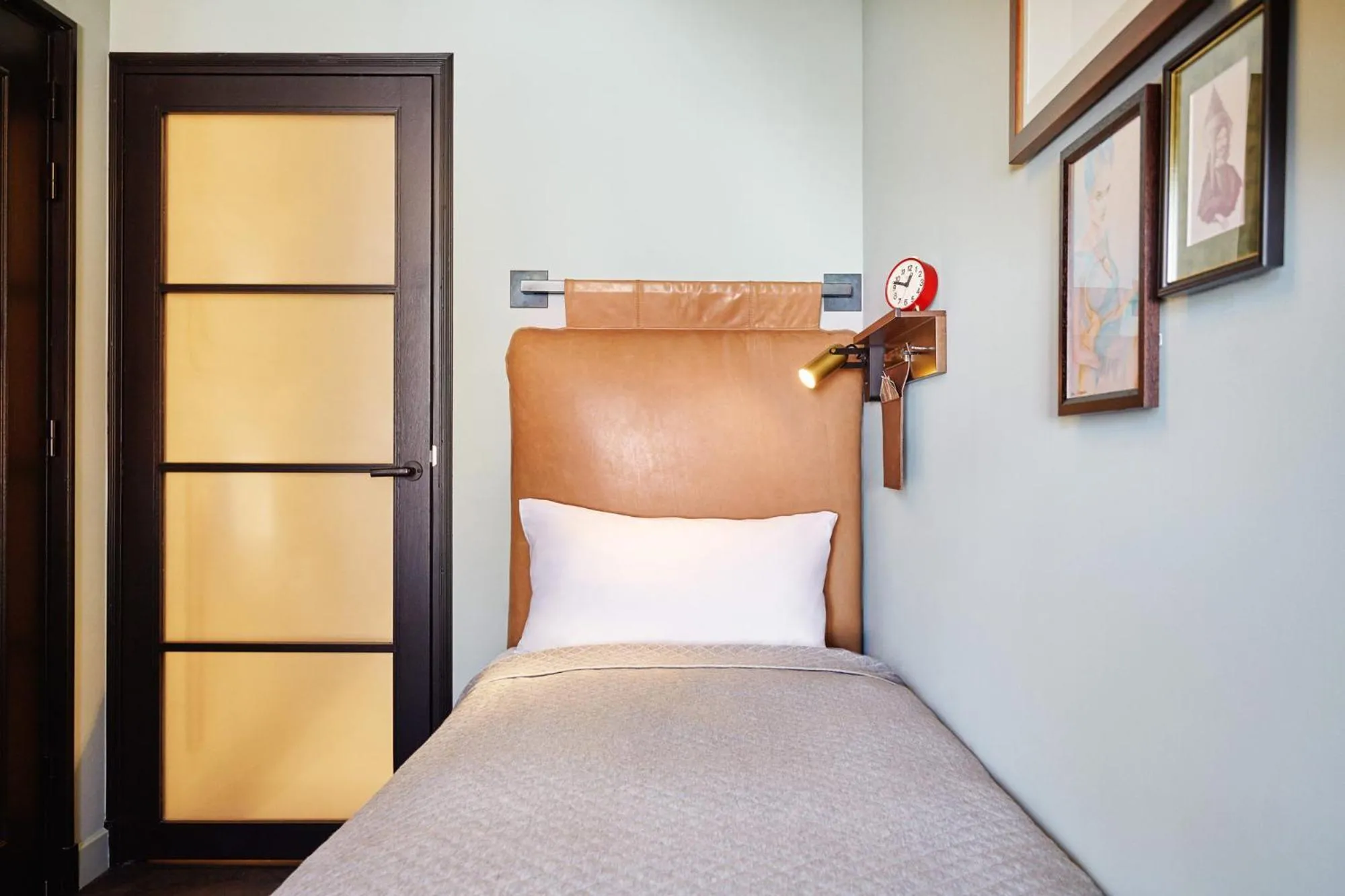 Bed in The Hoxton, Amsterdam