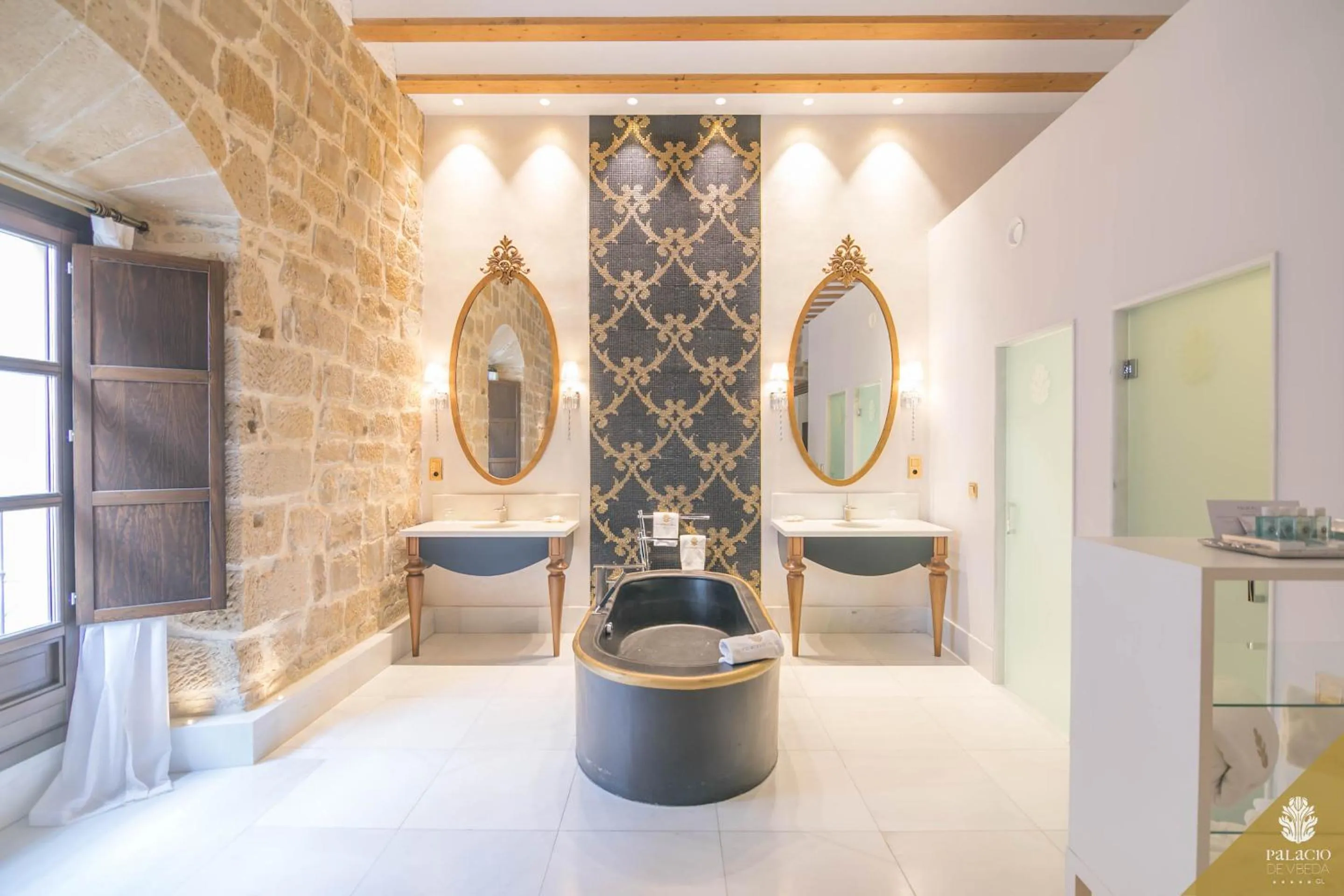 Bathroom in Hotel Palacio De Úbeda 5 G.L