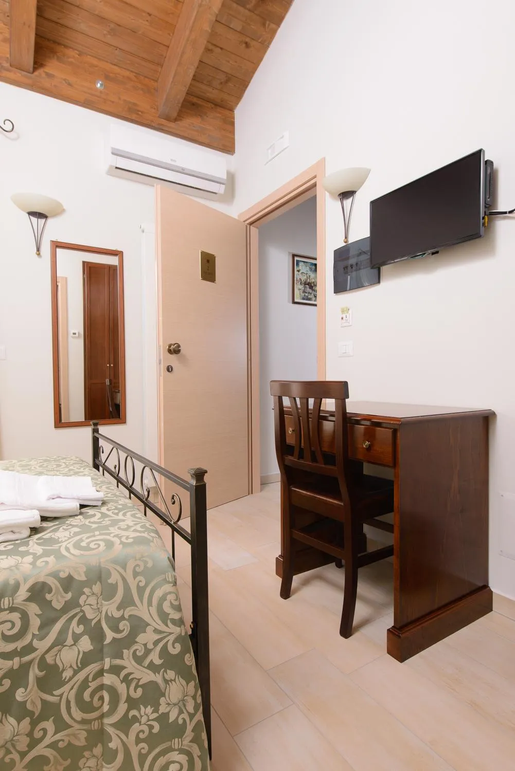 Photo of the whole room, Bed in La Dimora di Federico