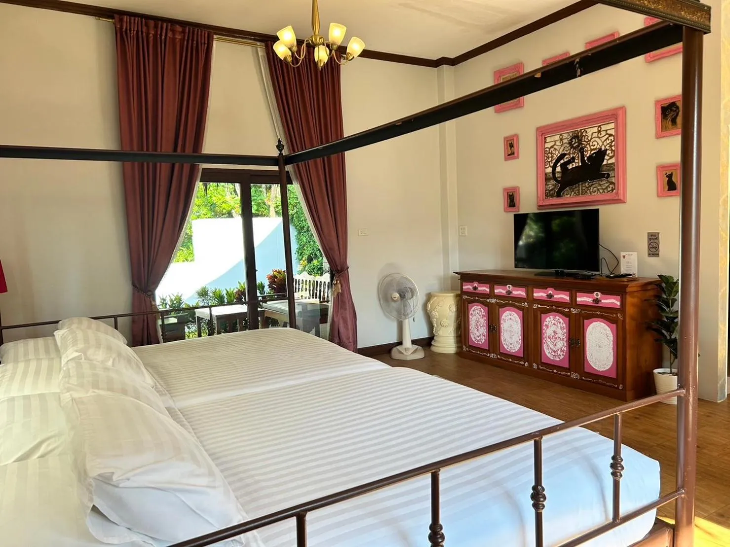 Shower, Bed in River Kwai Kiri Resort