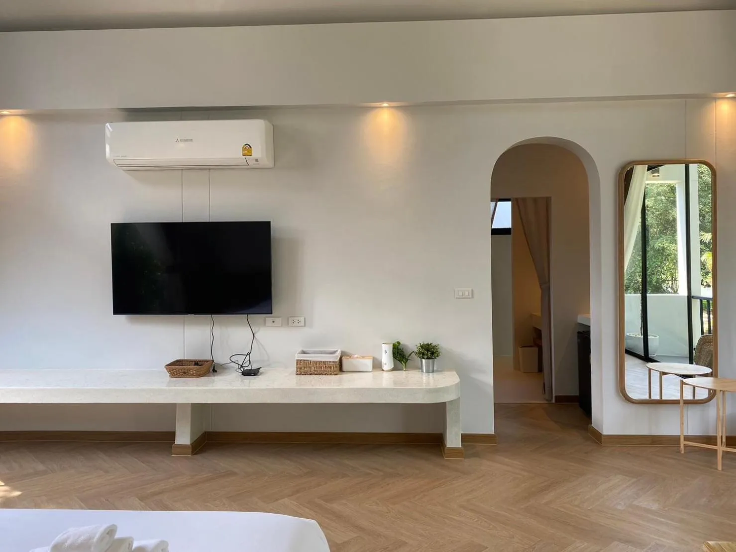 Communal lounge/ TV room, Bed in River Kwai Kiri Resort