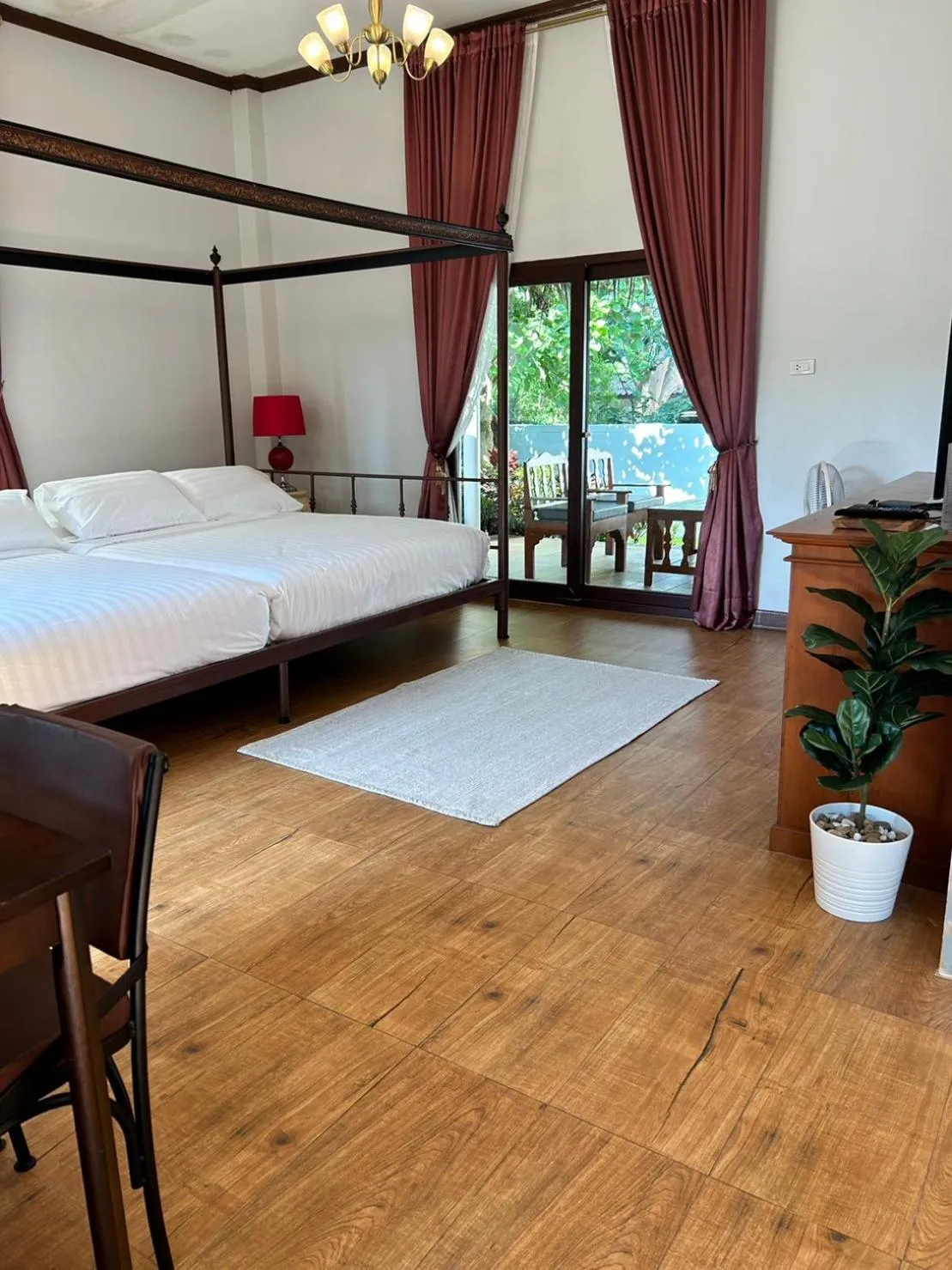 Bathroom, Bed in River Kwai Kiri Resort