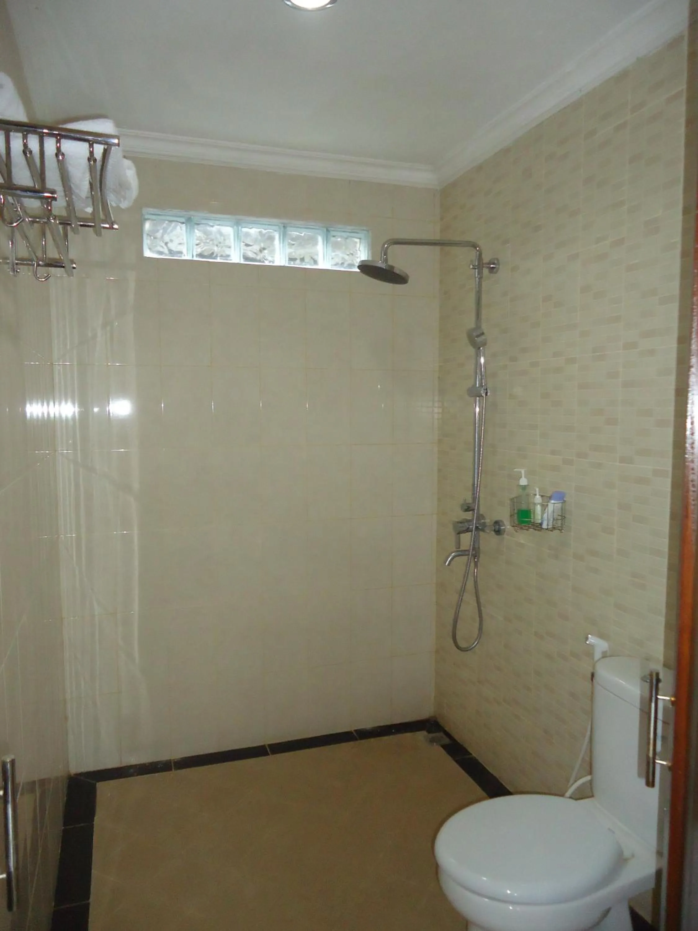 Bathroom in Dewa Put Guest House