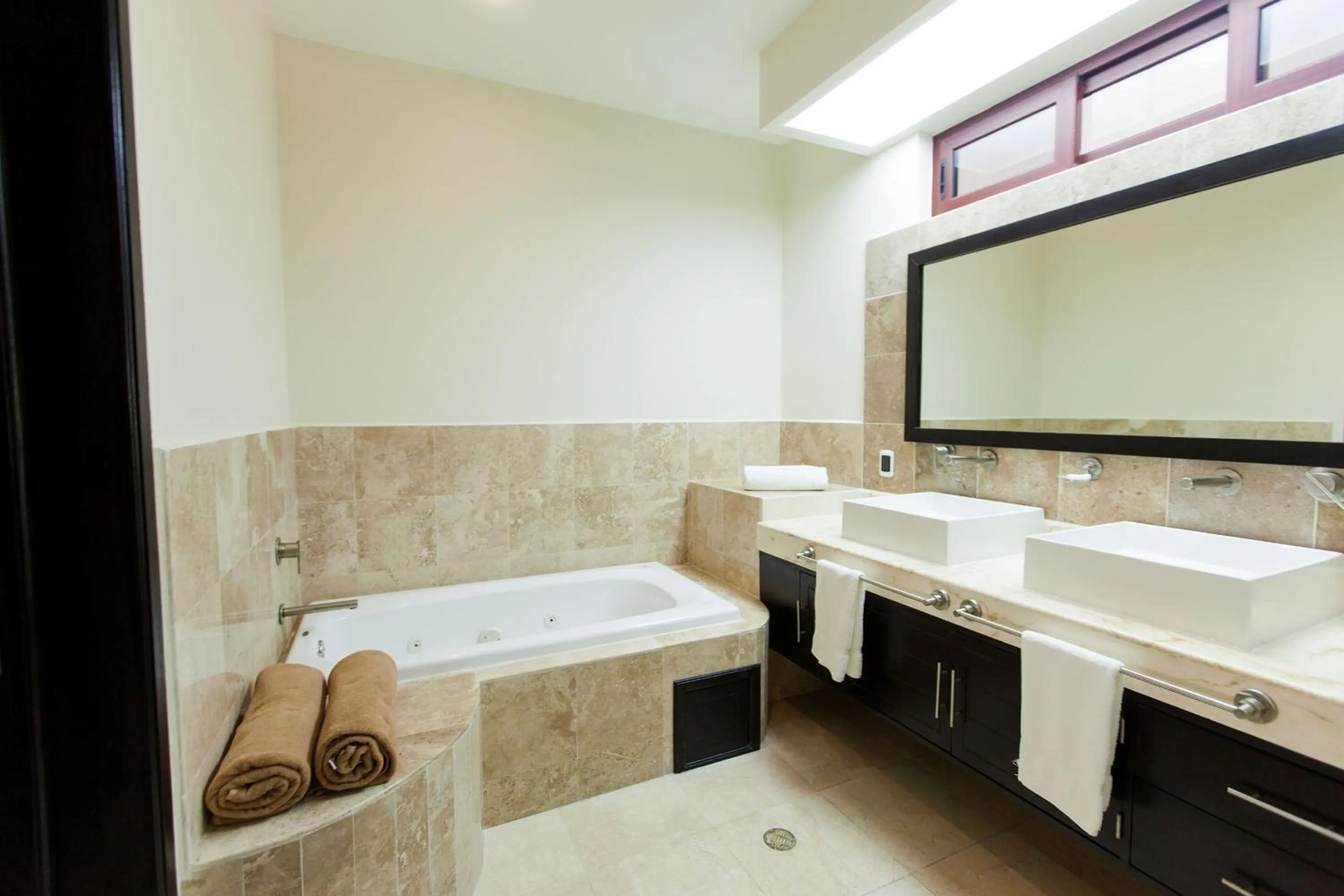 El Faro 304 CORAL 3 Bdr Penthouse