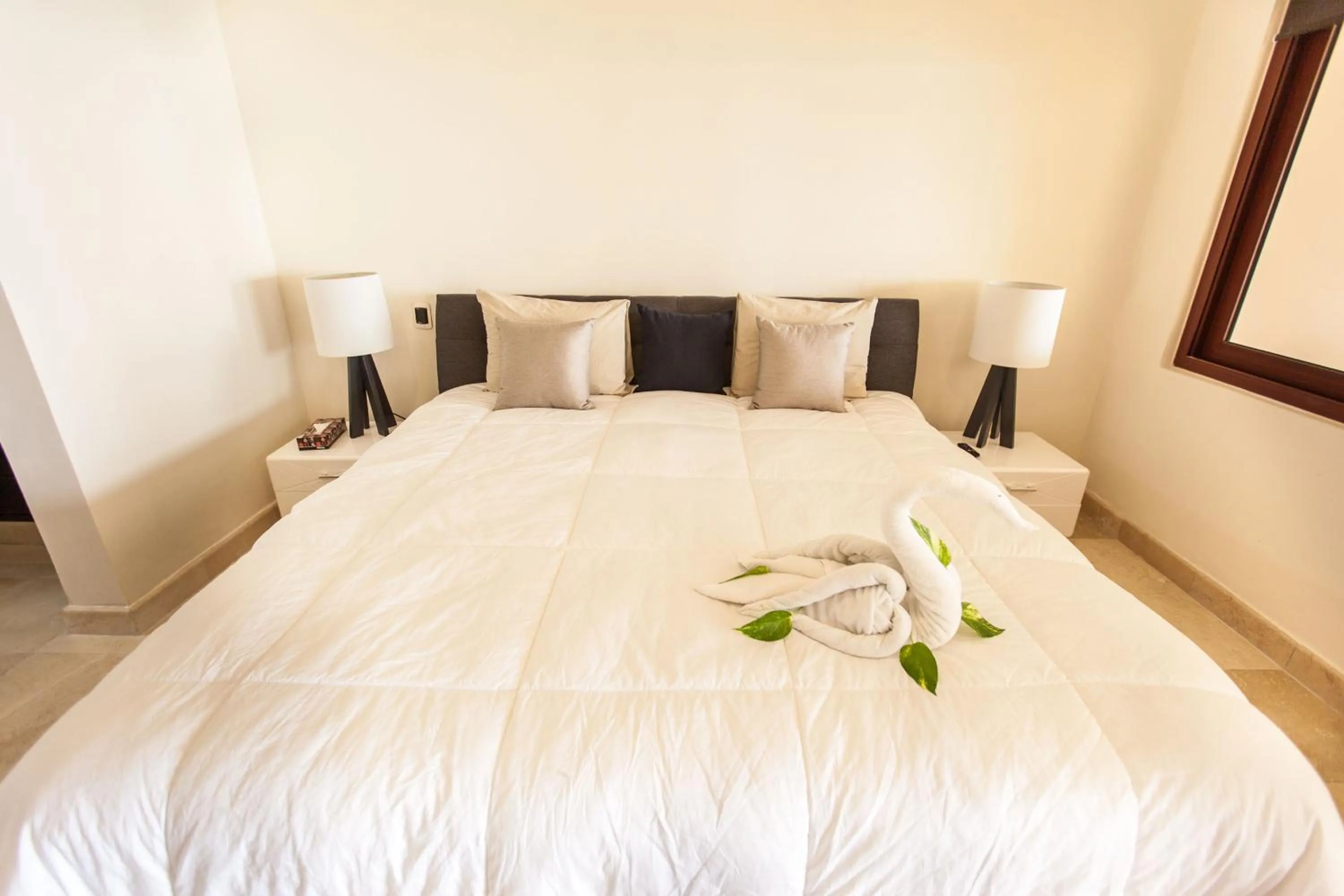 Bed in El Faro 304 CORAL 3 Bdr Penthouse