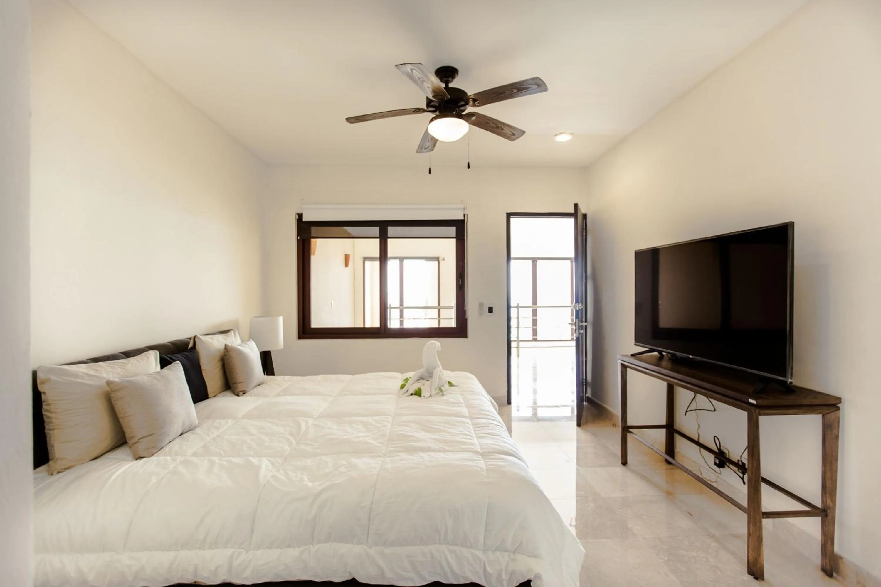 Bed in El Faro 304 CORAL 3 Bdr Penthouse