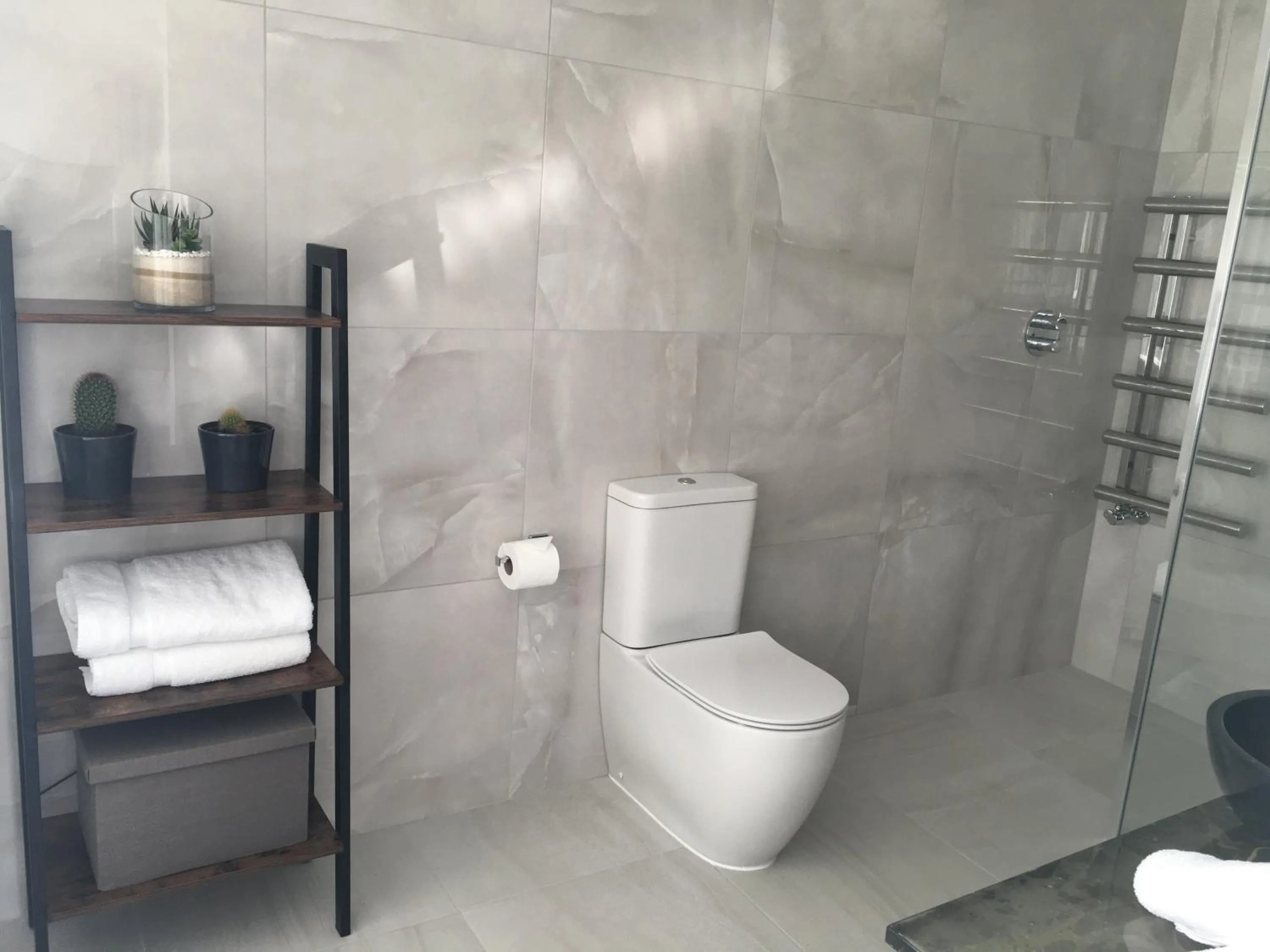 Bathroom in High Grassings Country House