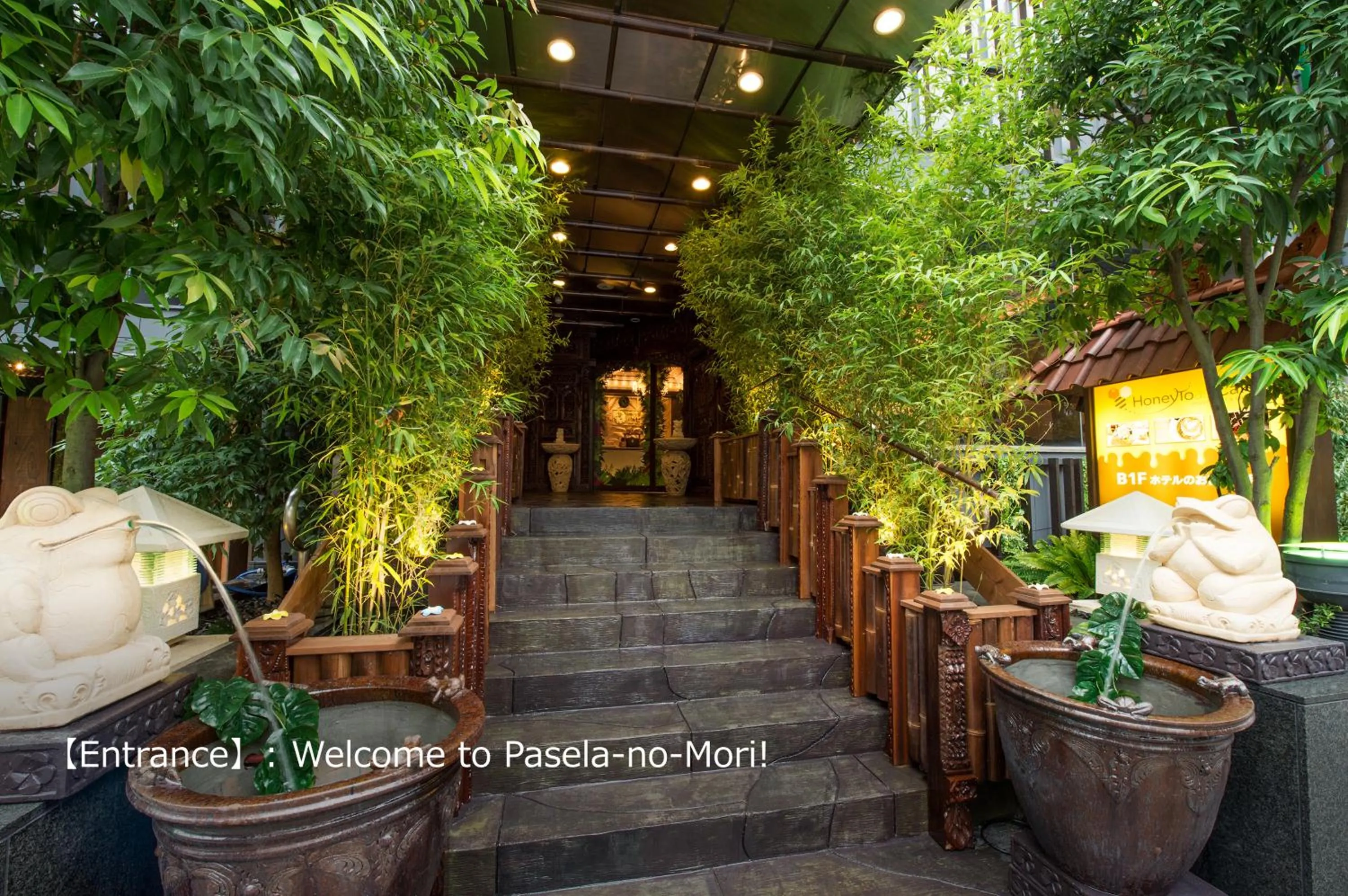 Facade/entrance in Hotel Pasela no mori Yokohama Kannai