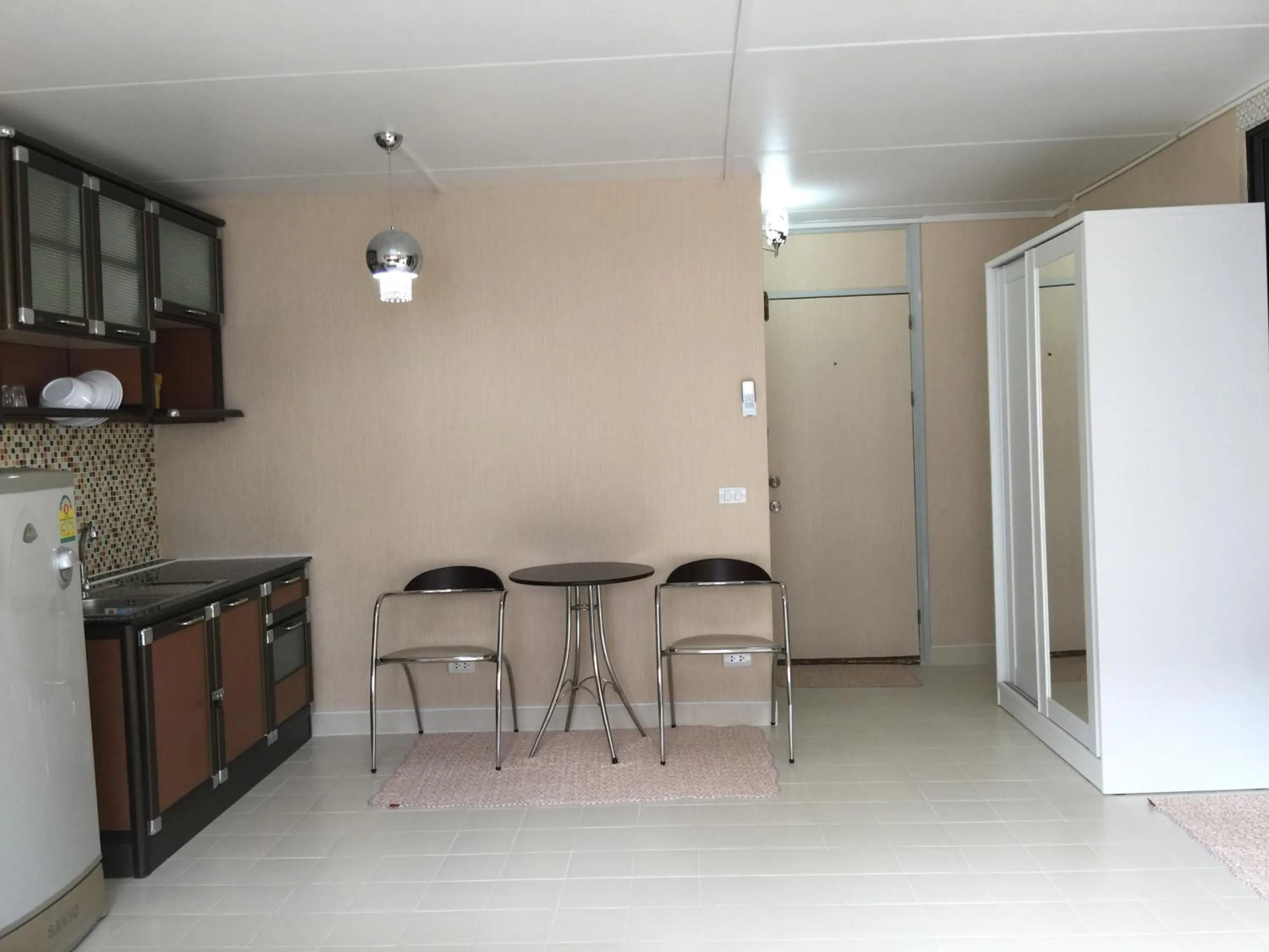 Dining area in Muangthongthani Rental/Khun Dan