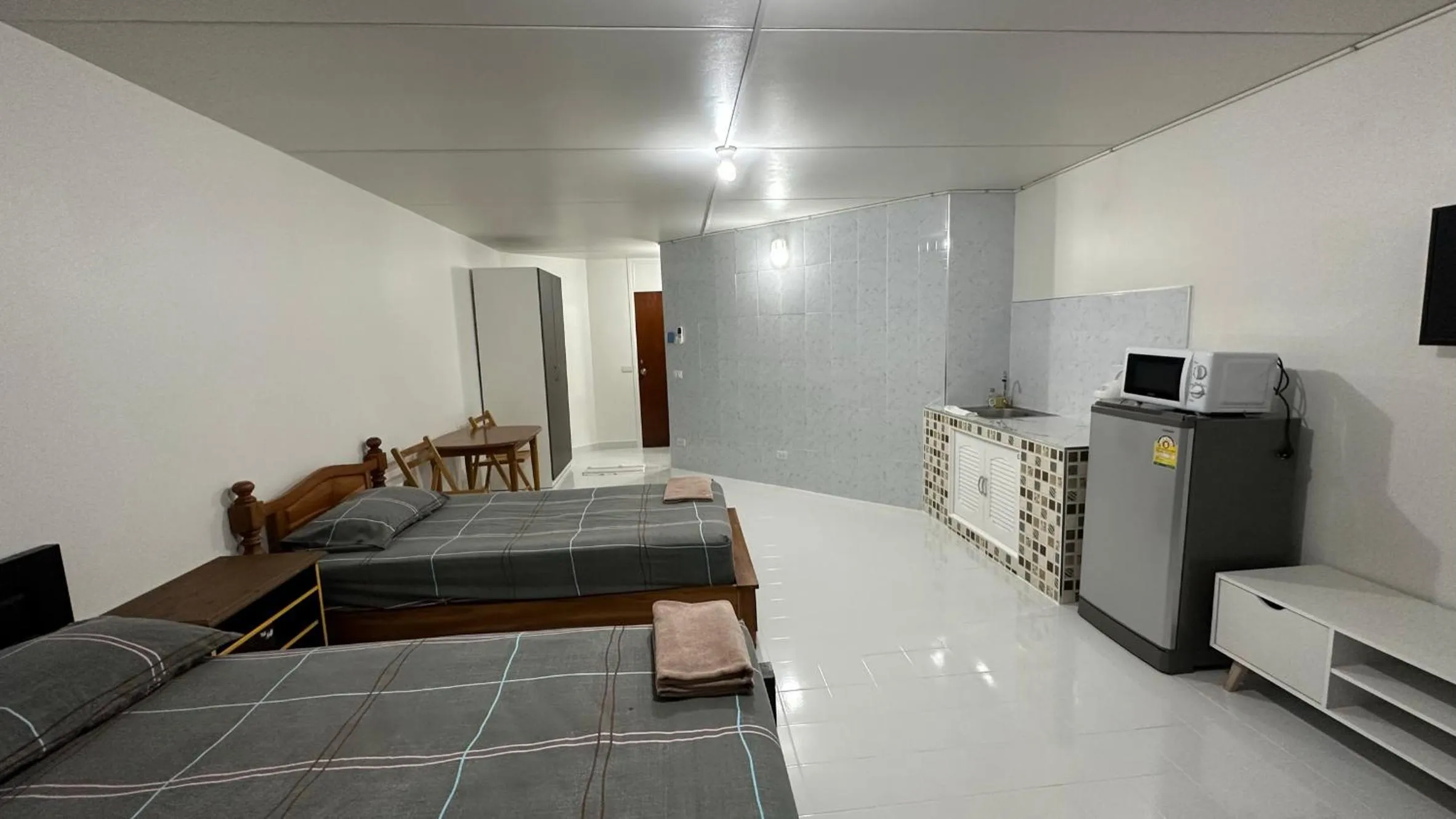 Photo of the whole room, Bed in Muangthongthani Rental/Khun Dan