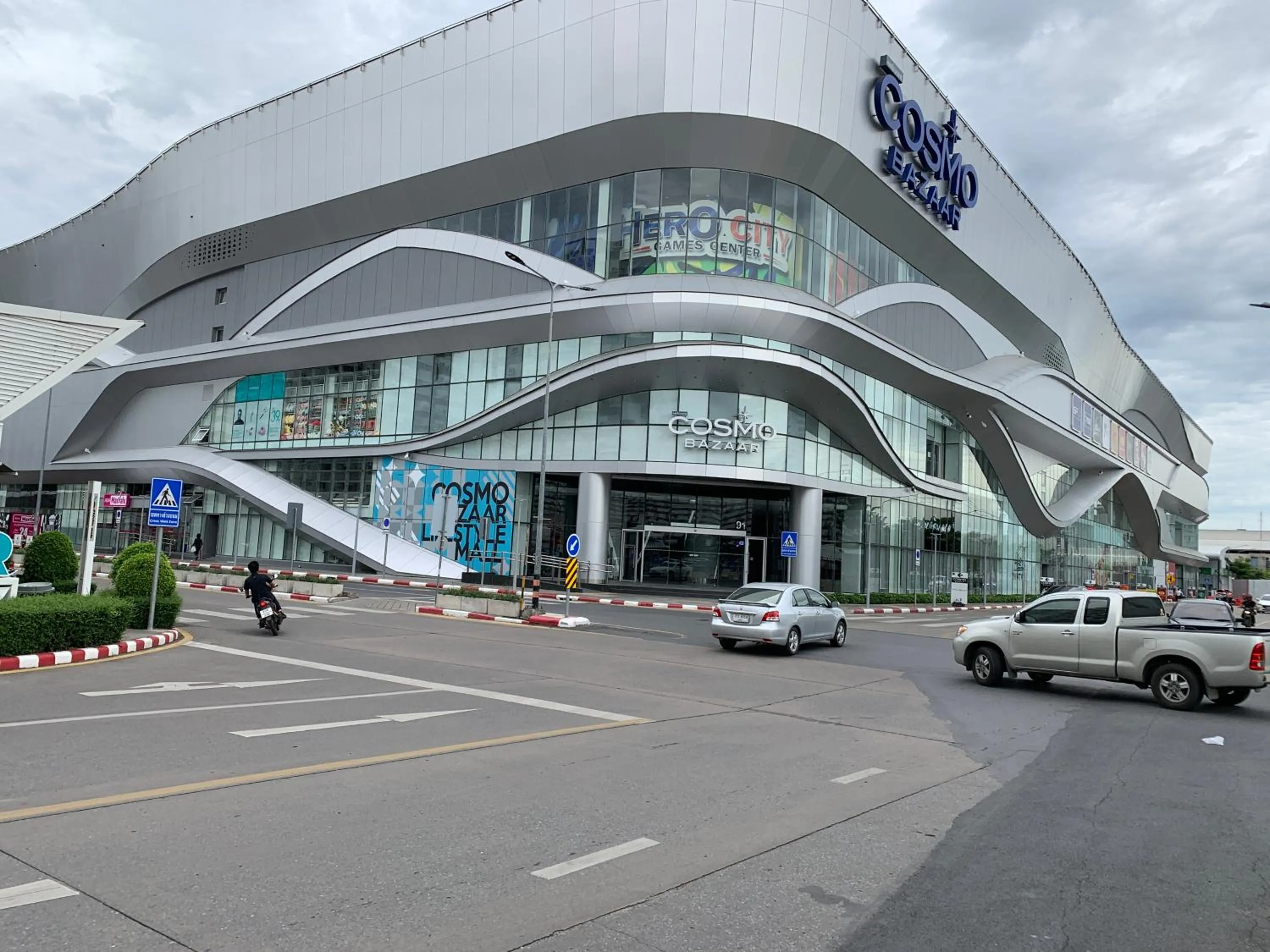 Landmark view in Muangthongthani Rental/Khun Dan