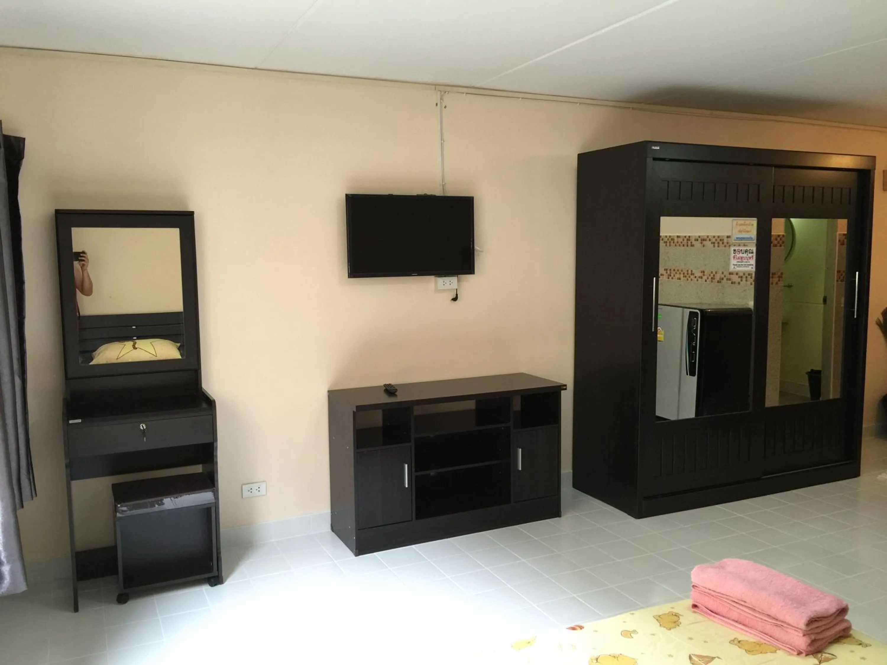 Communal lounge/ TV room in Muangthongthani Rental/Khun Dan