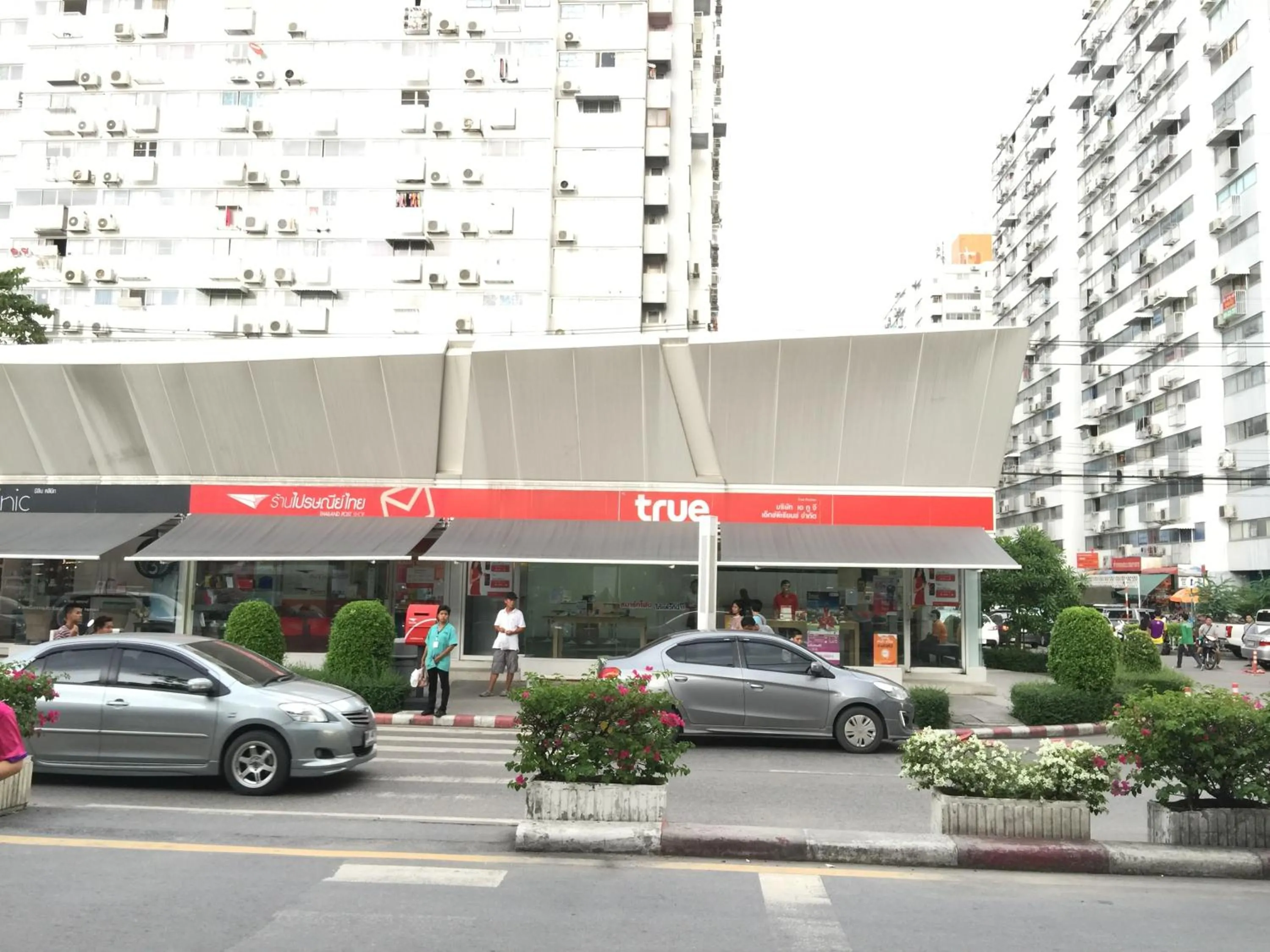 On-site shops in Muangthongthani Rental/Khun Dan