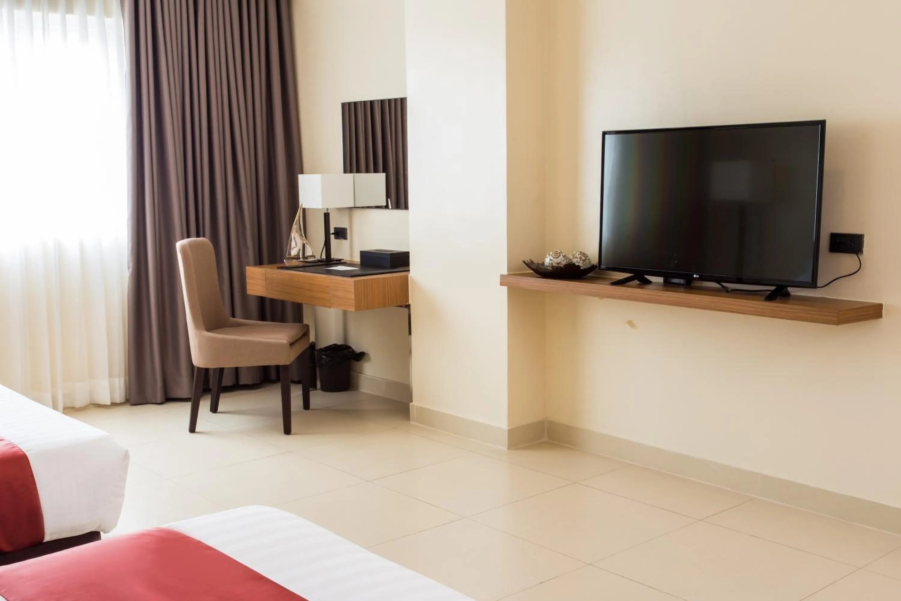 TV and multimedia, Bed in Royce Hotel & Casino