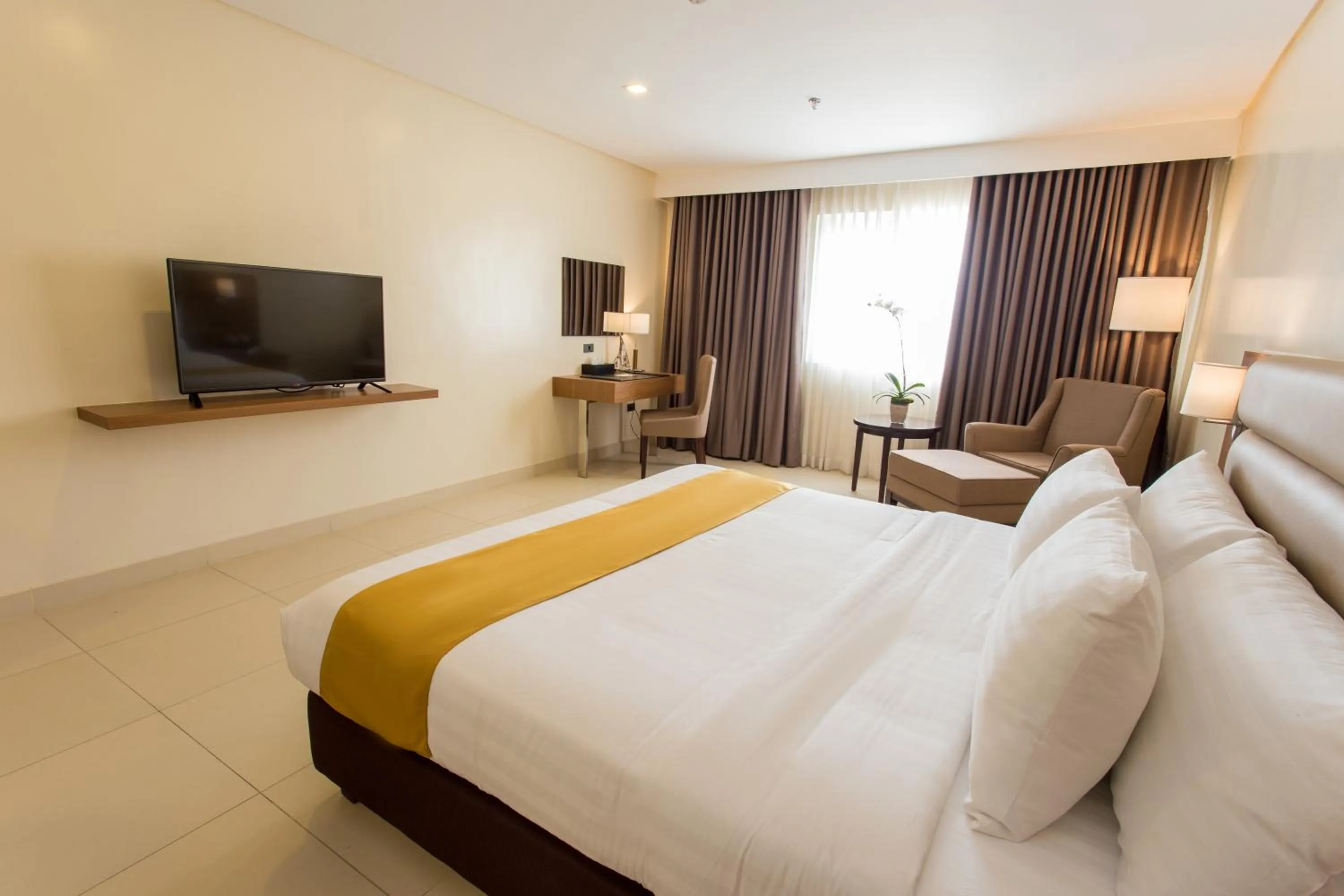 Coffee/tea facilities, Bed in Royce Hotel & Casino