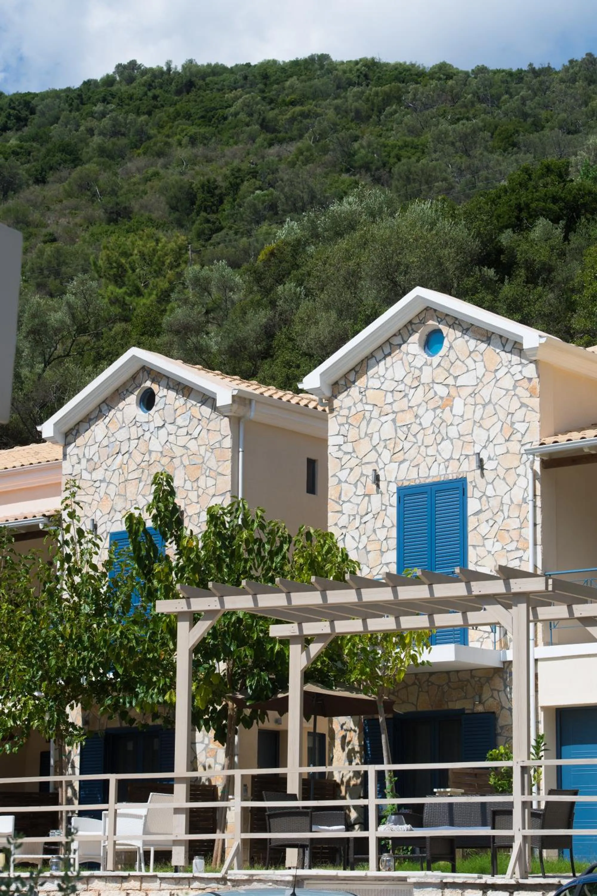 Garden in Ilianthos Apartments & Rooms