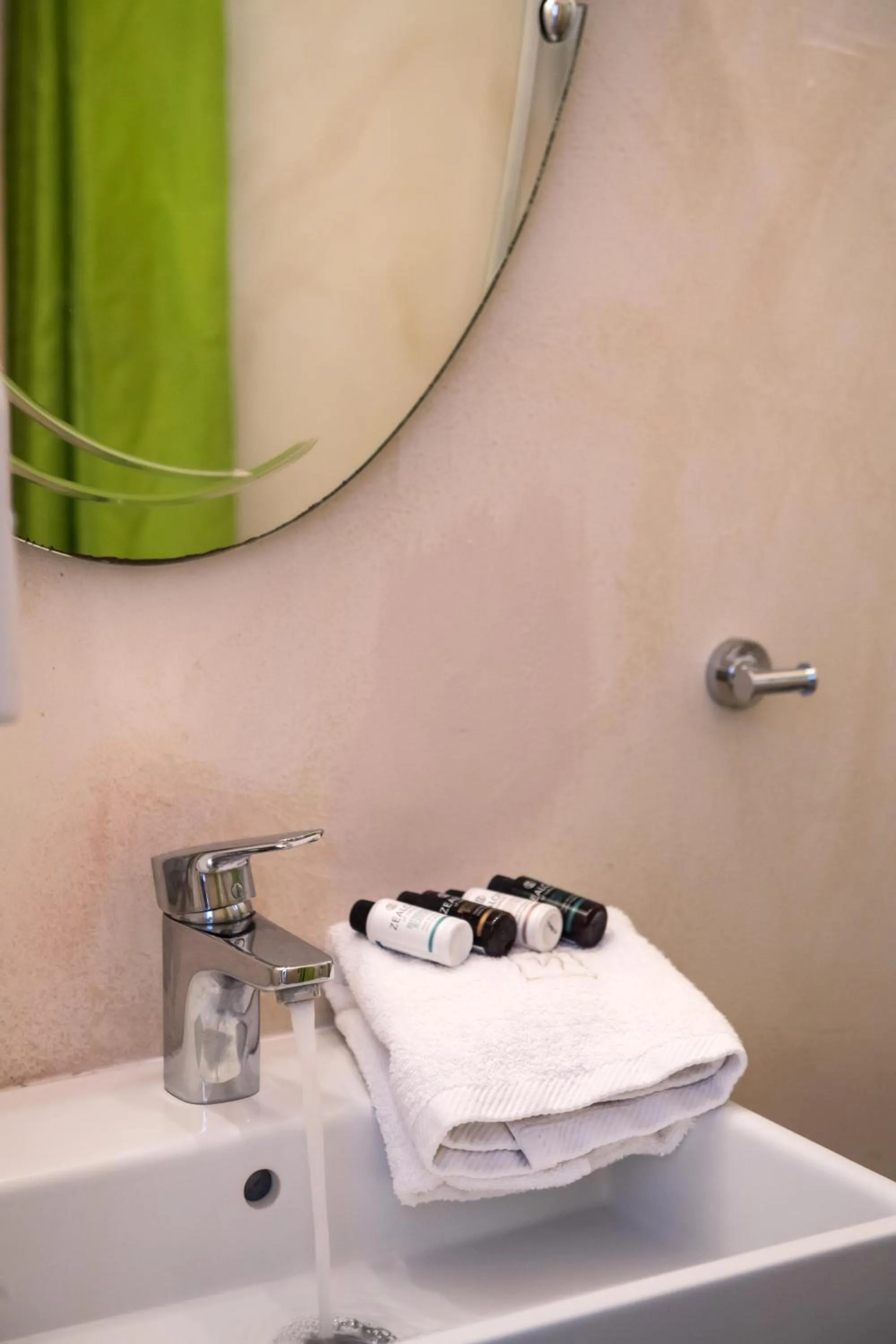 Toilet in Ilianthos Apartments & Rooms