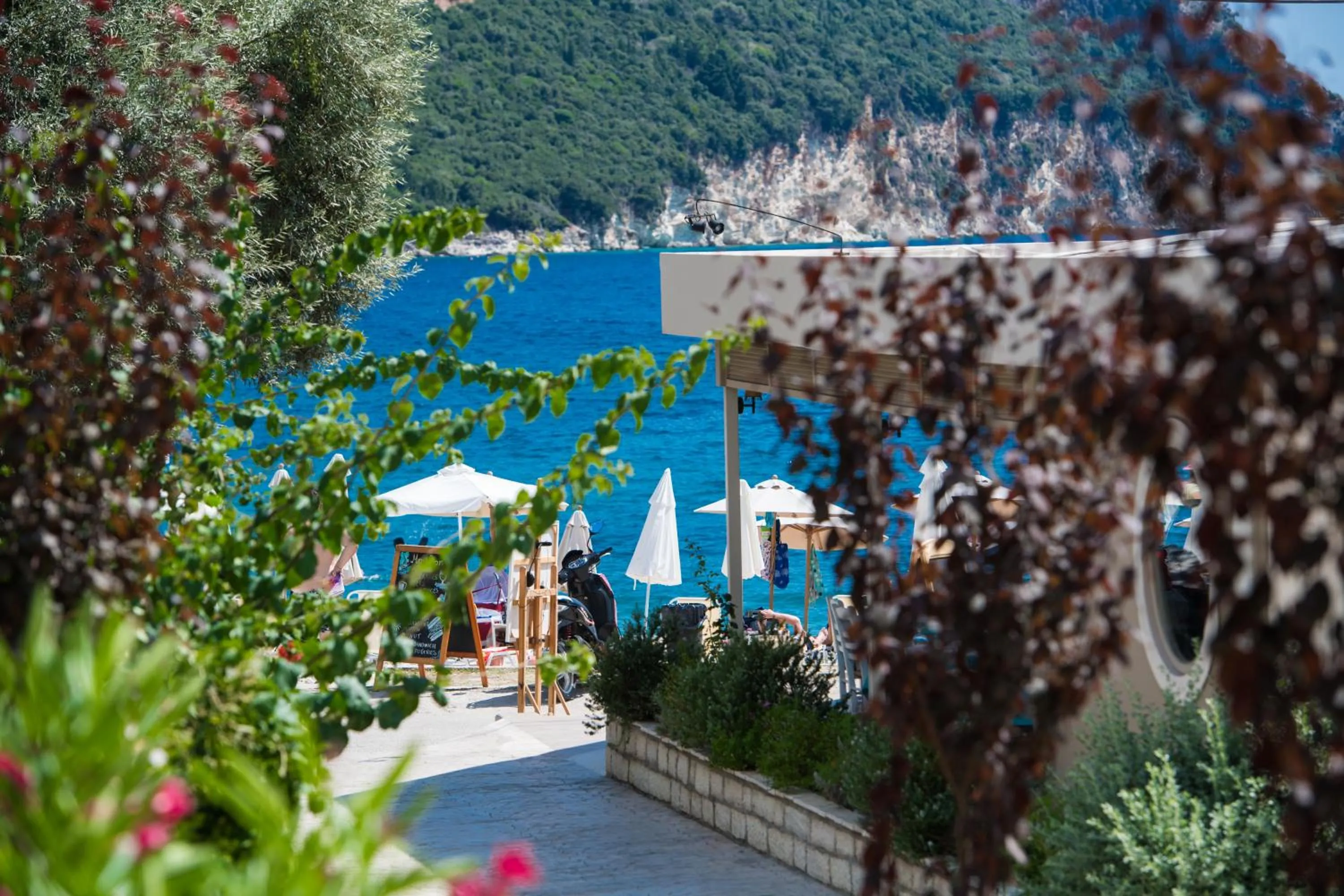 Day in Ilianthos Apartments & Rooms