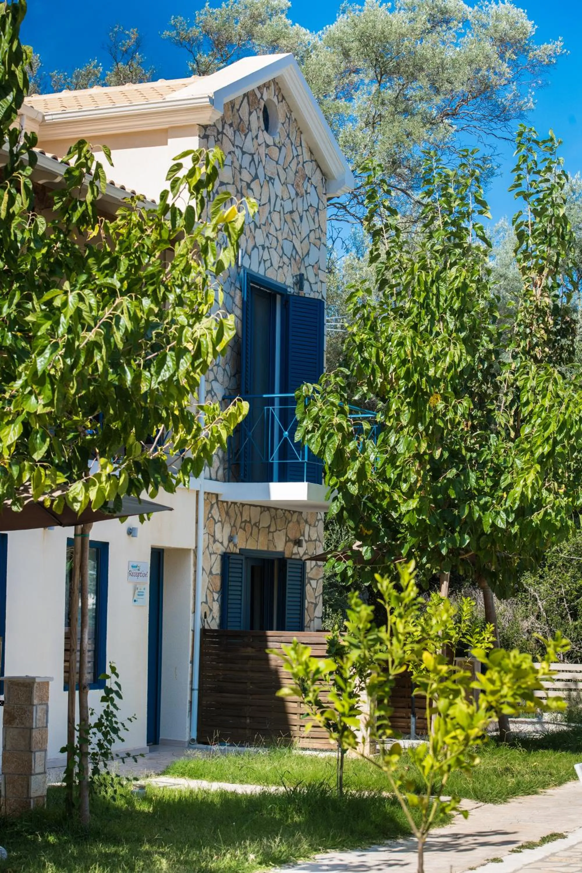 Property building in Ilianthos Apartments & Rooms