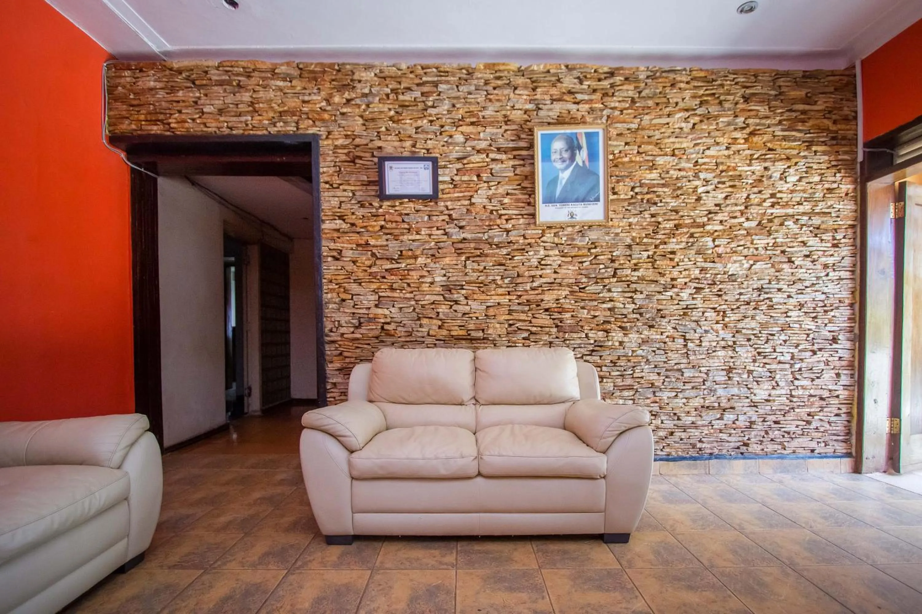 Communal lounge/ TV room in Jinja Safari Hotel