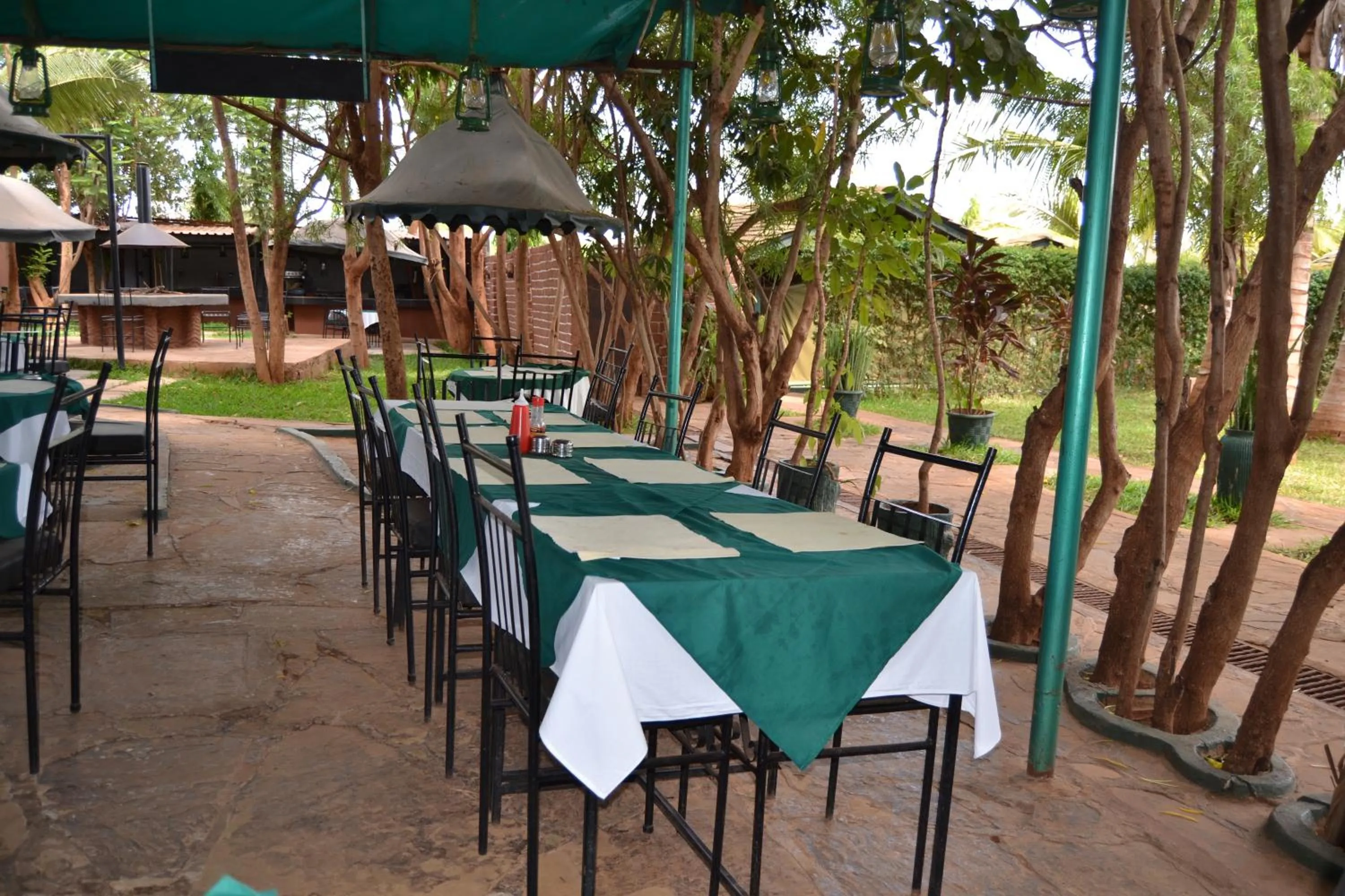 Restaurant/places to eat in Impala Safari Lodge