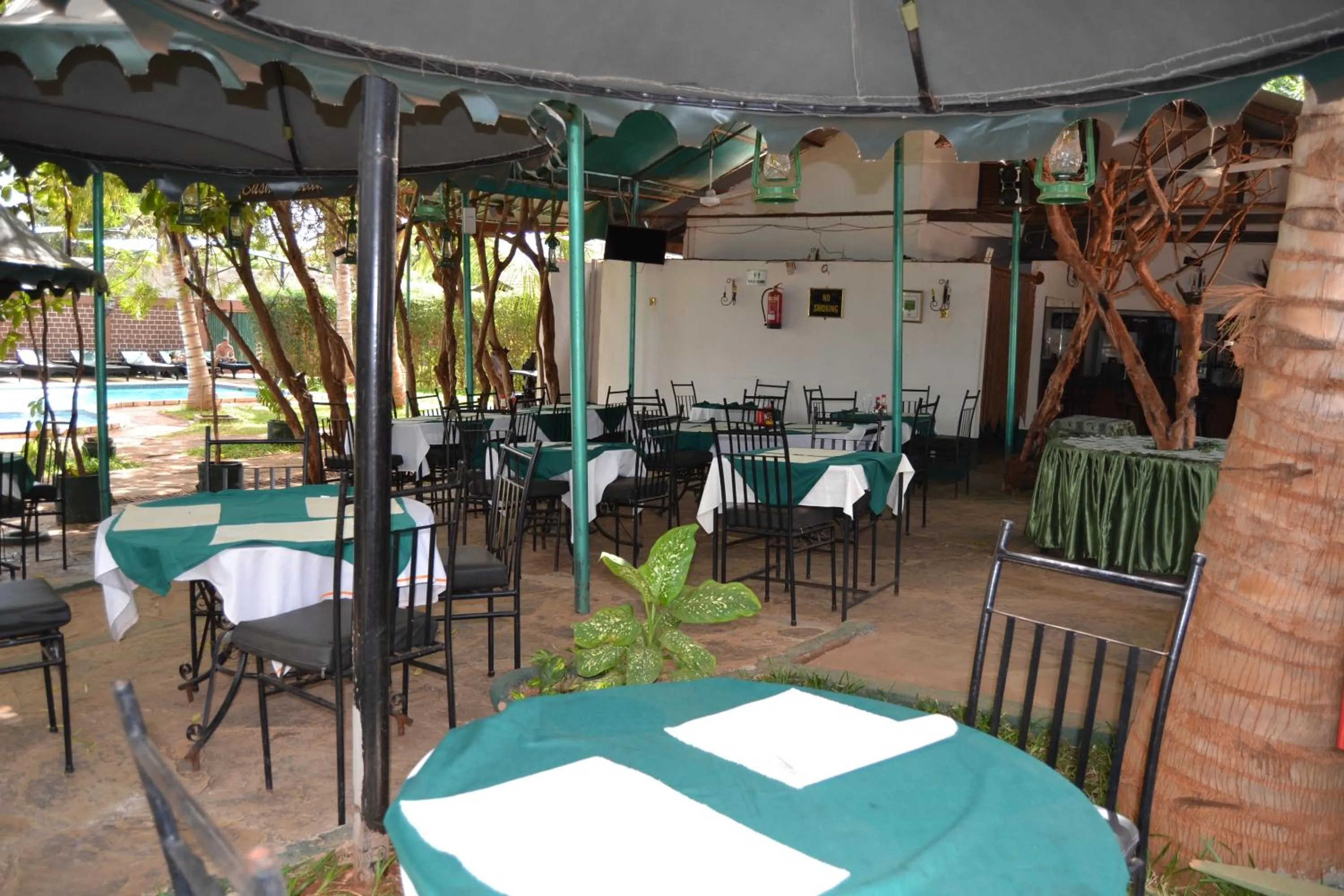 Restaurant/places to eat in Impala Safari Lodge