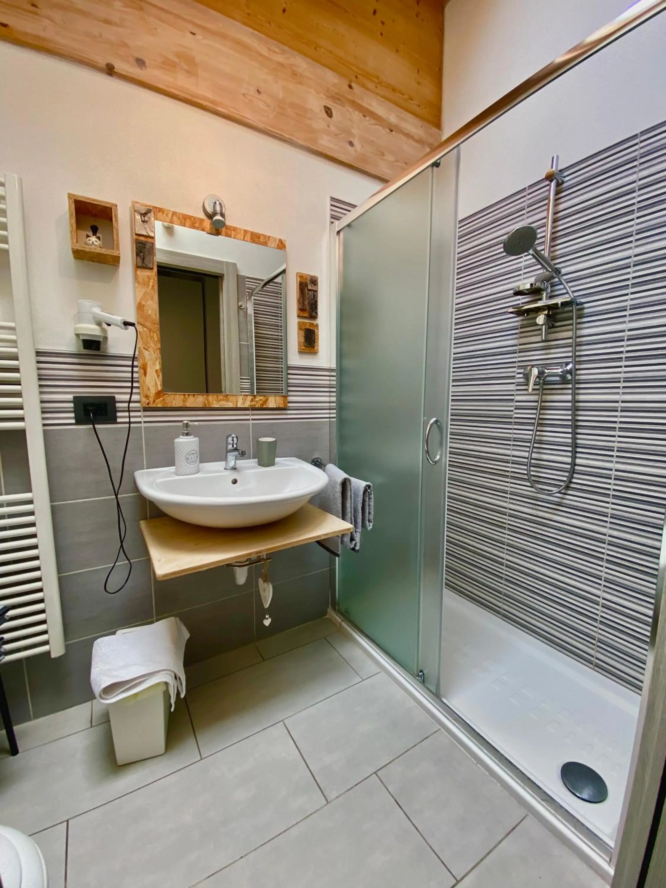 Shower in B&B A.R.C.O.