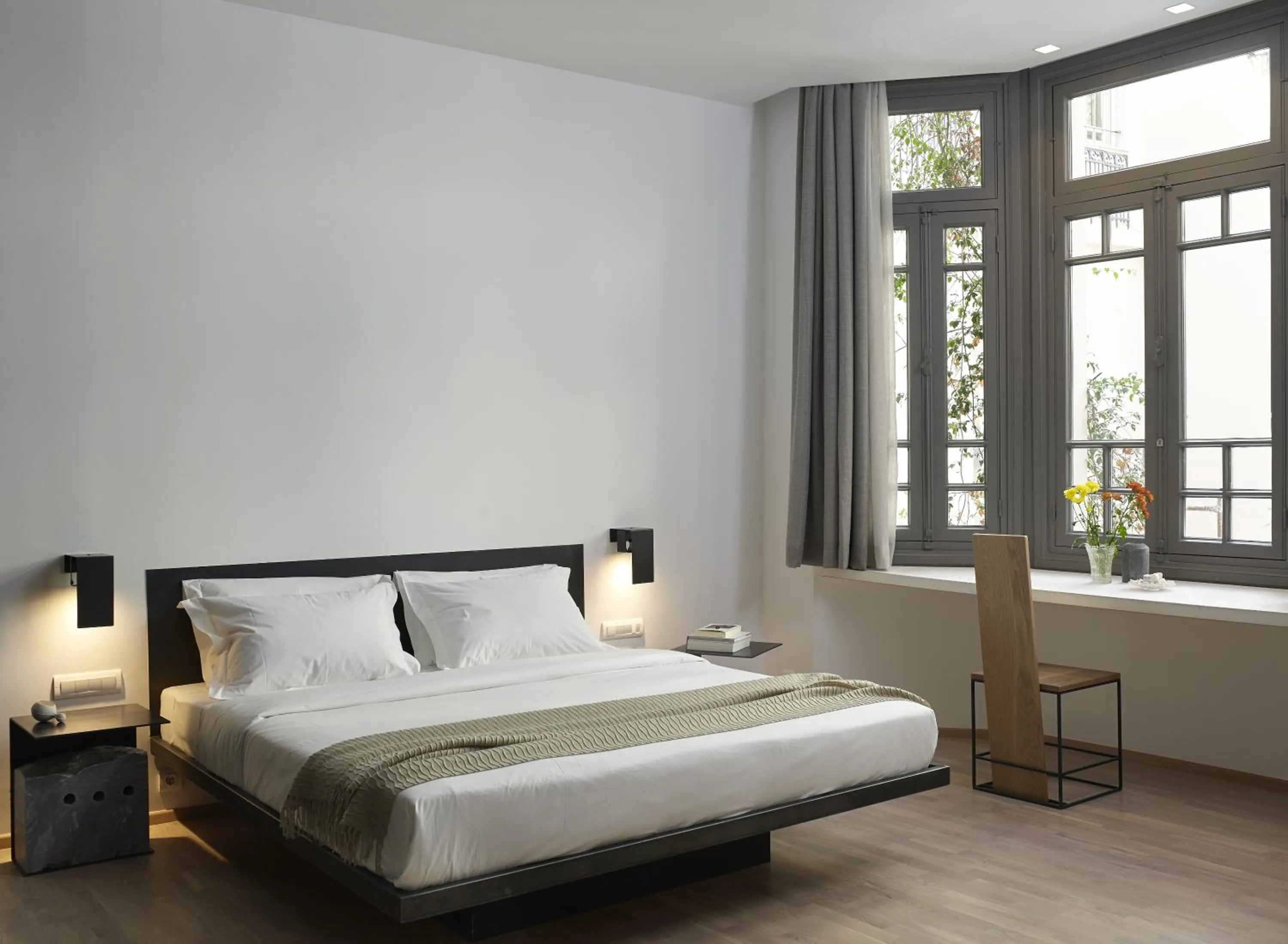 Day, Bed in InnAthens